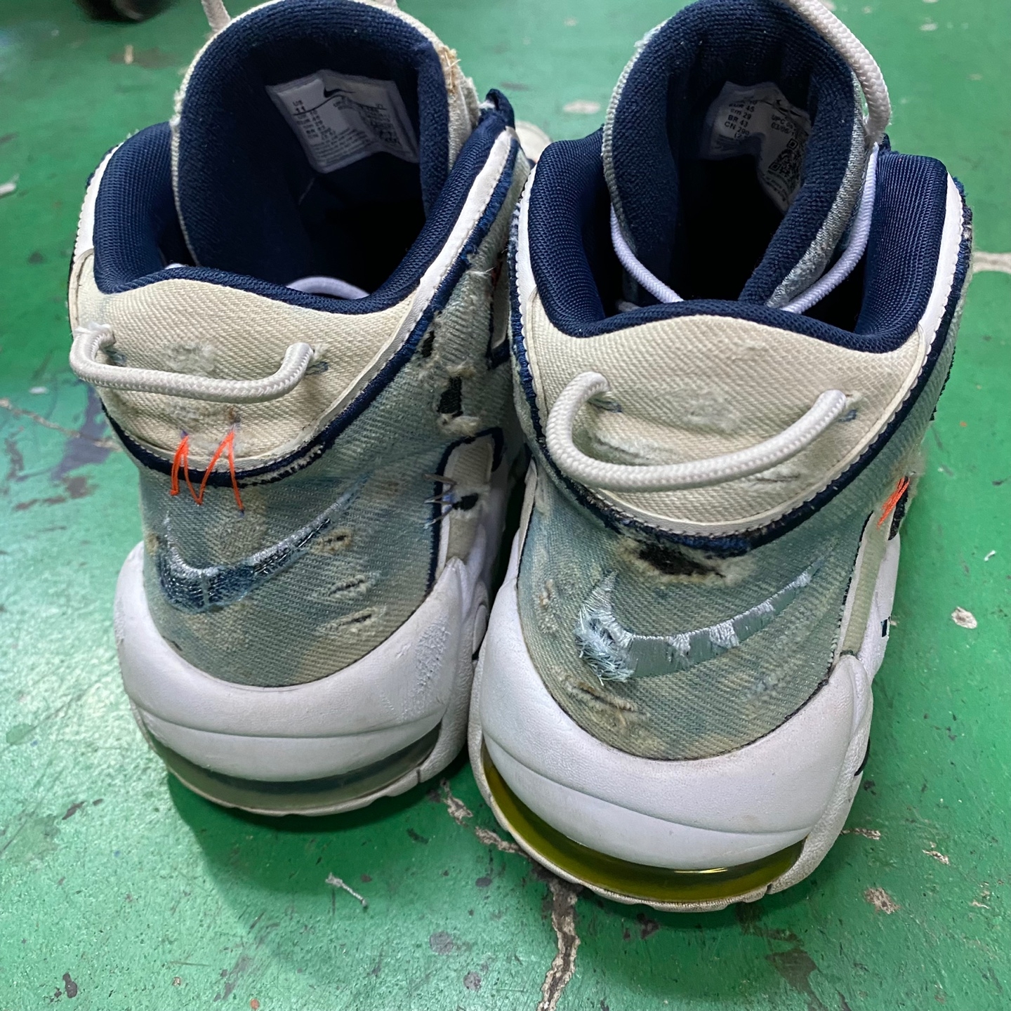 Nike Air More Uptempo 96 Denim 착용 스타일 - 3