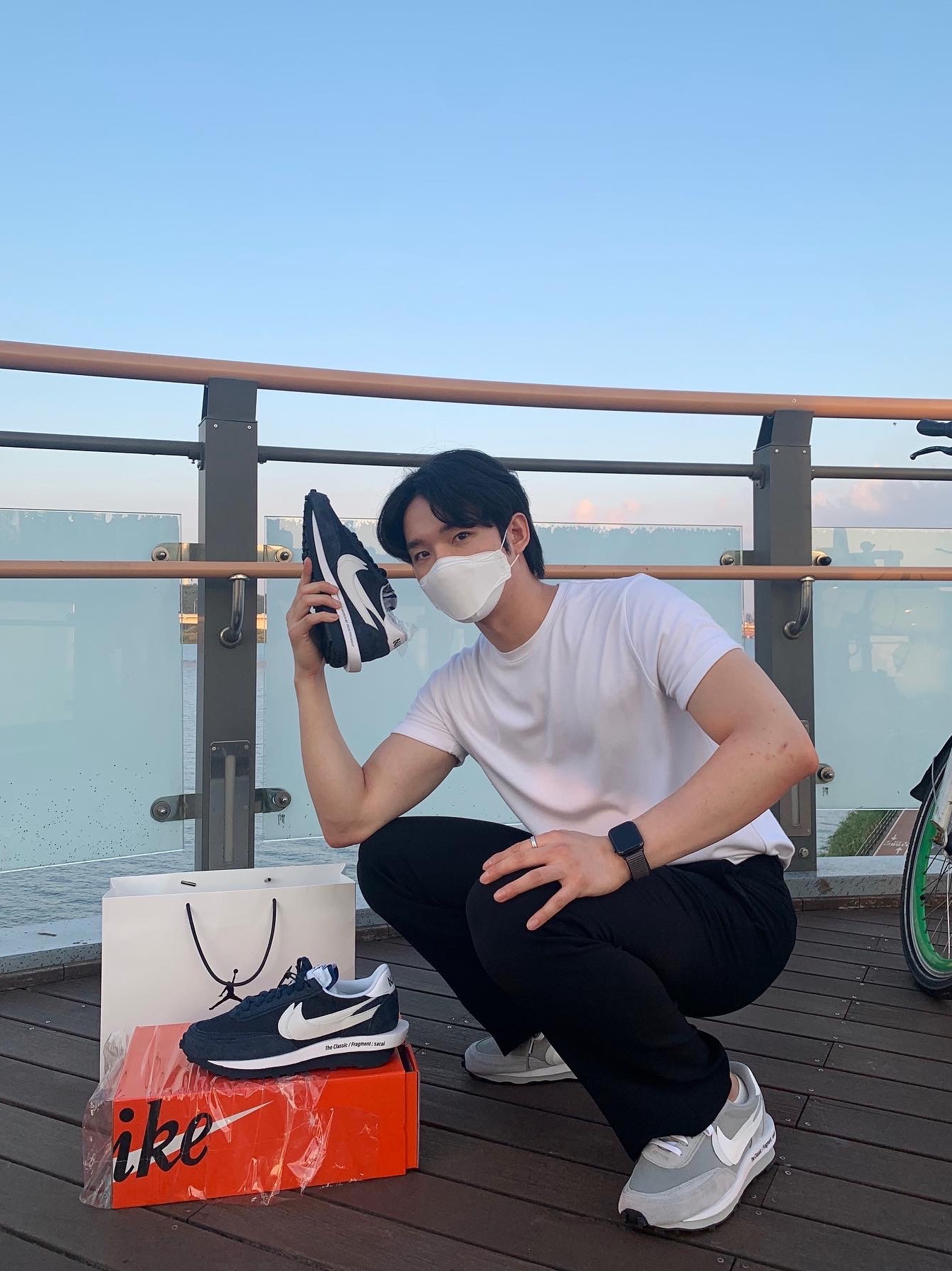 Nike x Sacai x Fragment LDWaffle Light Smoke Grey, Nike x Sacai x Fragment LDWaffle Blackened Blue 착용 스타일 - 2