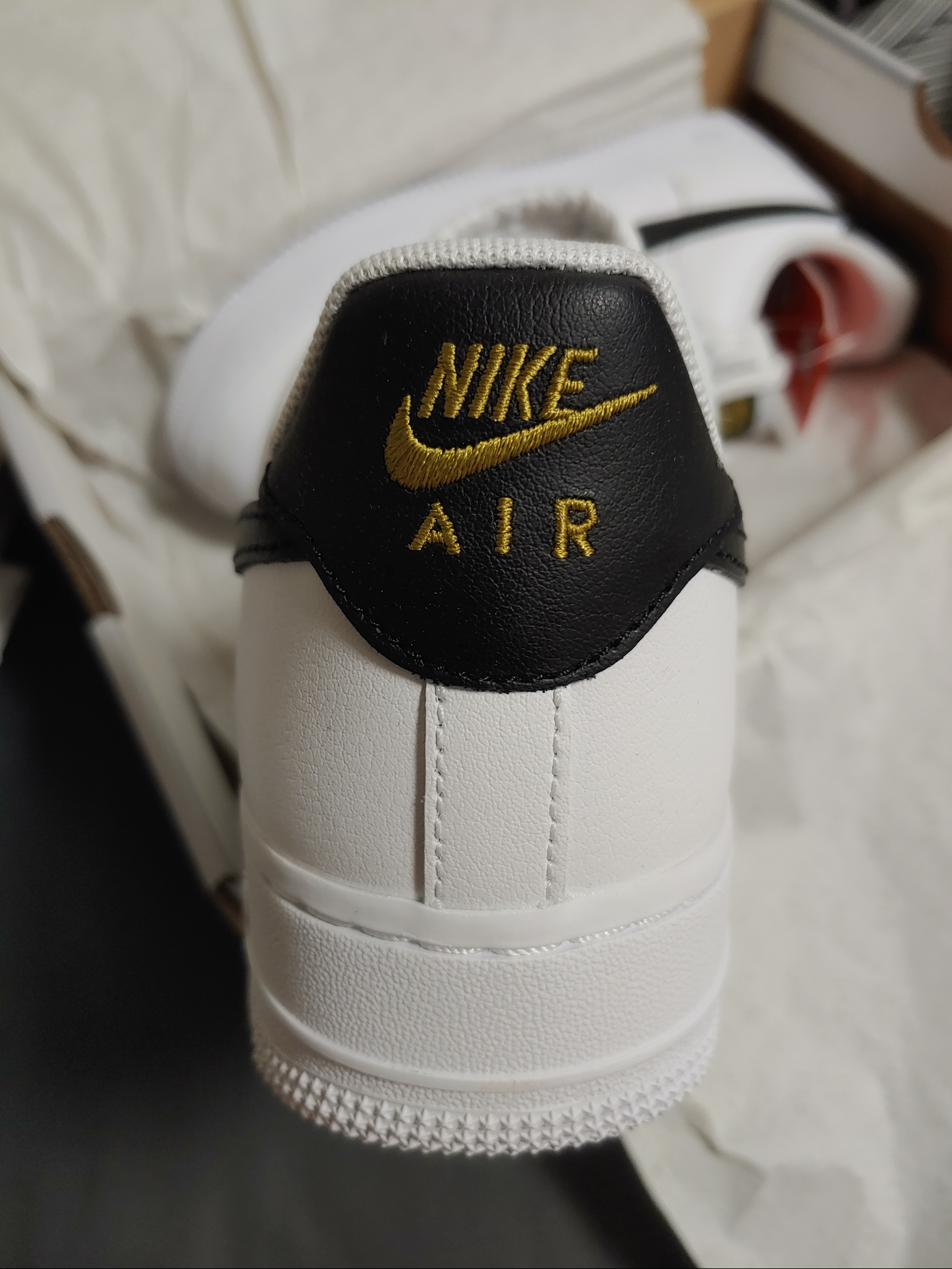 (W) Nike Air Force 1 '07 Essential White Black 착용 스타일 - 3