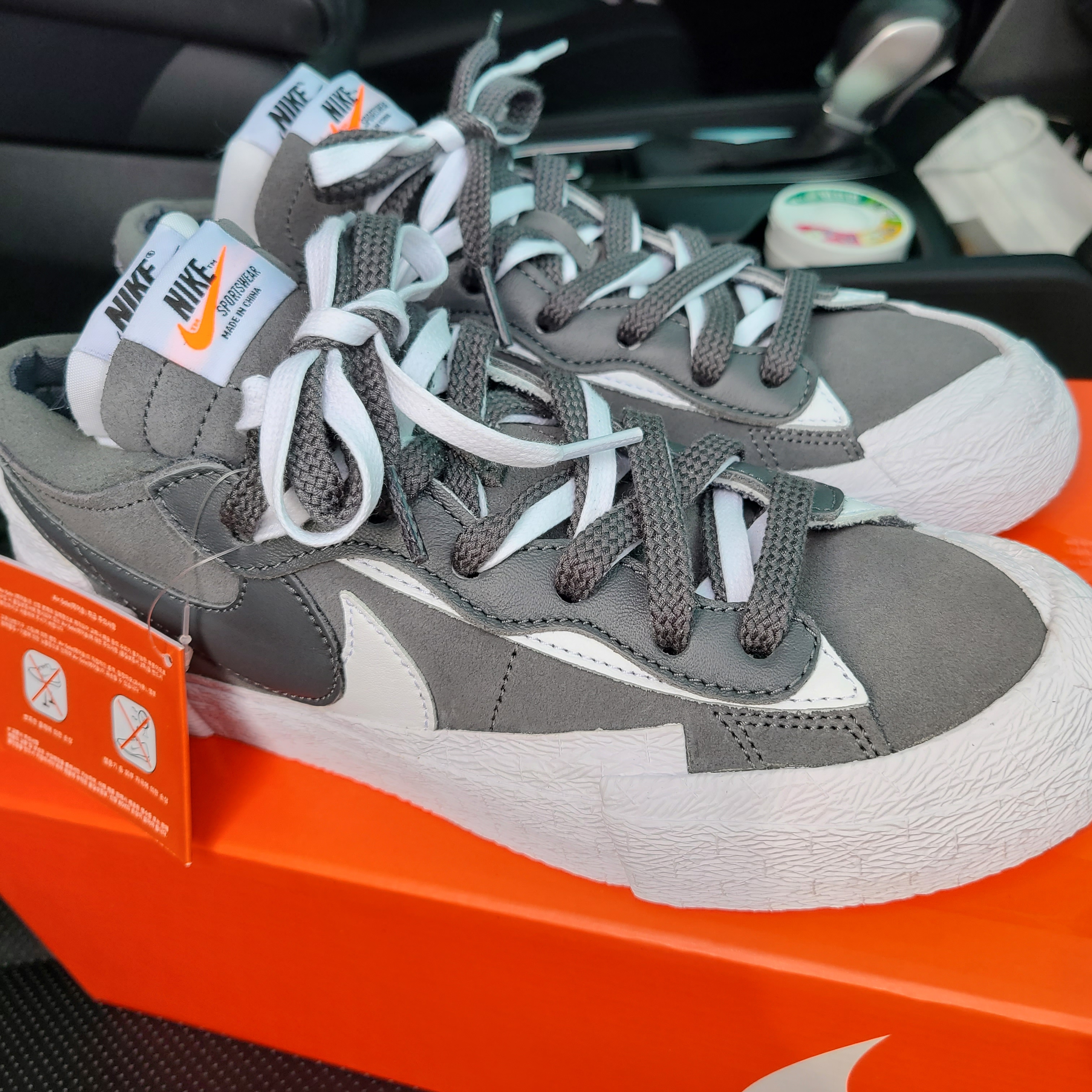 Nike x Sacai Blazer Low Iron Grey 착용 스타일 - 2