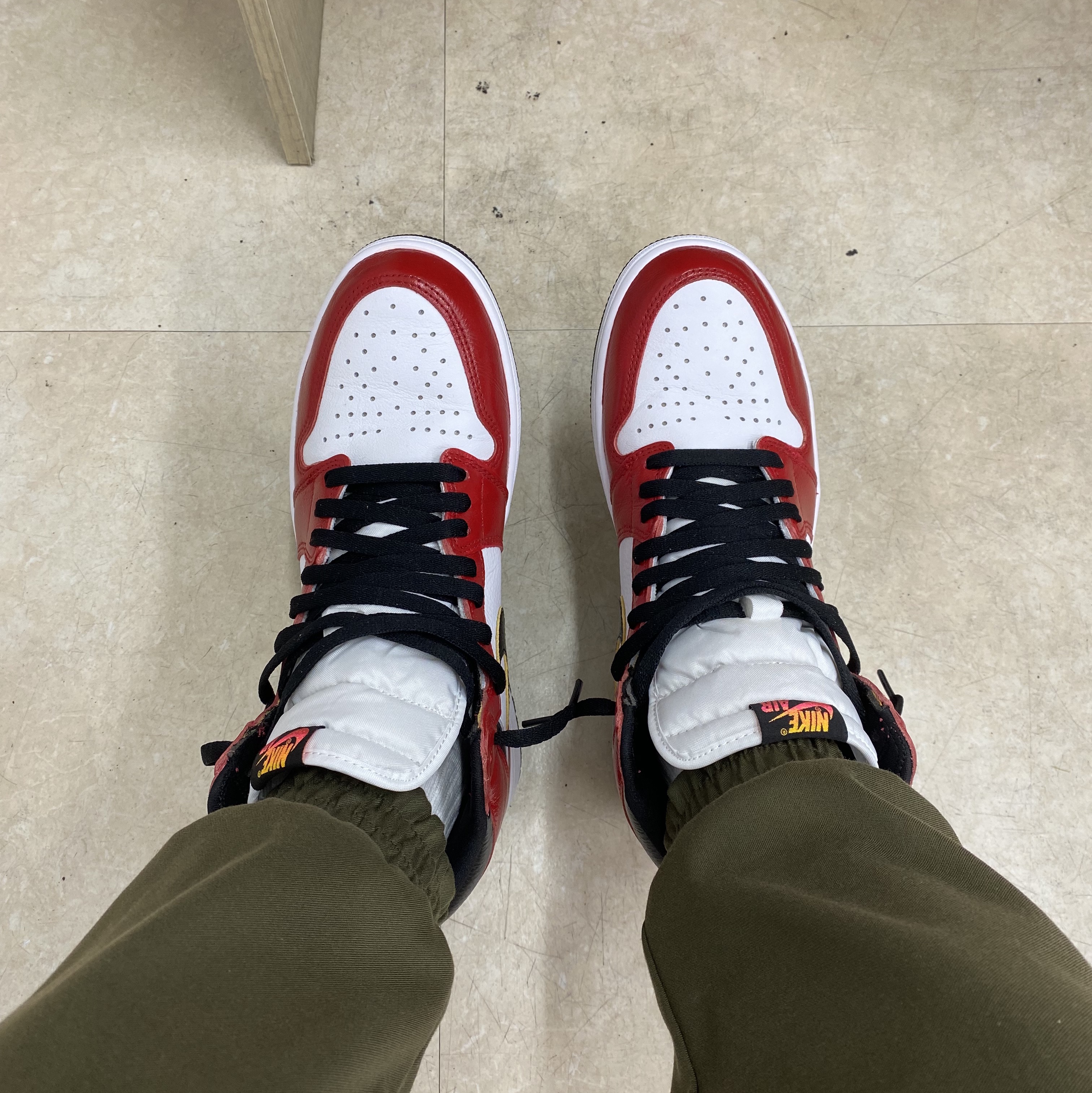Jordan 1 Retro High OG Light Fusion Red 착용 스타일 - 2