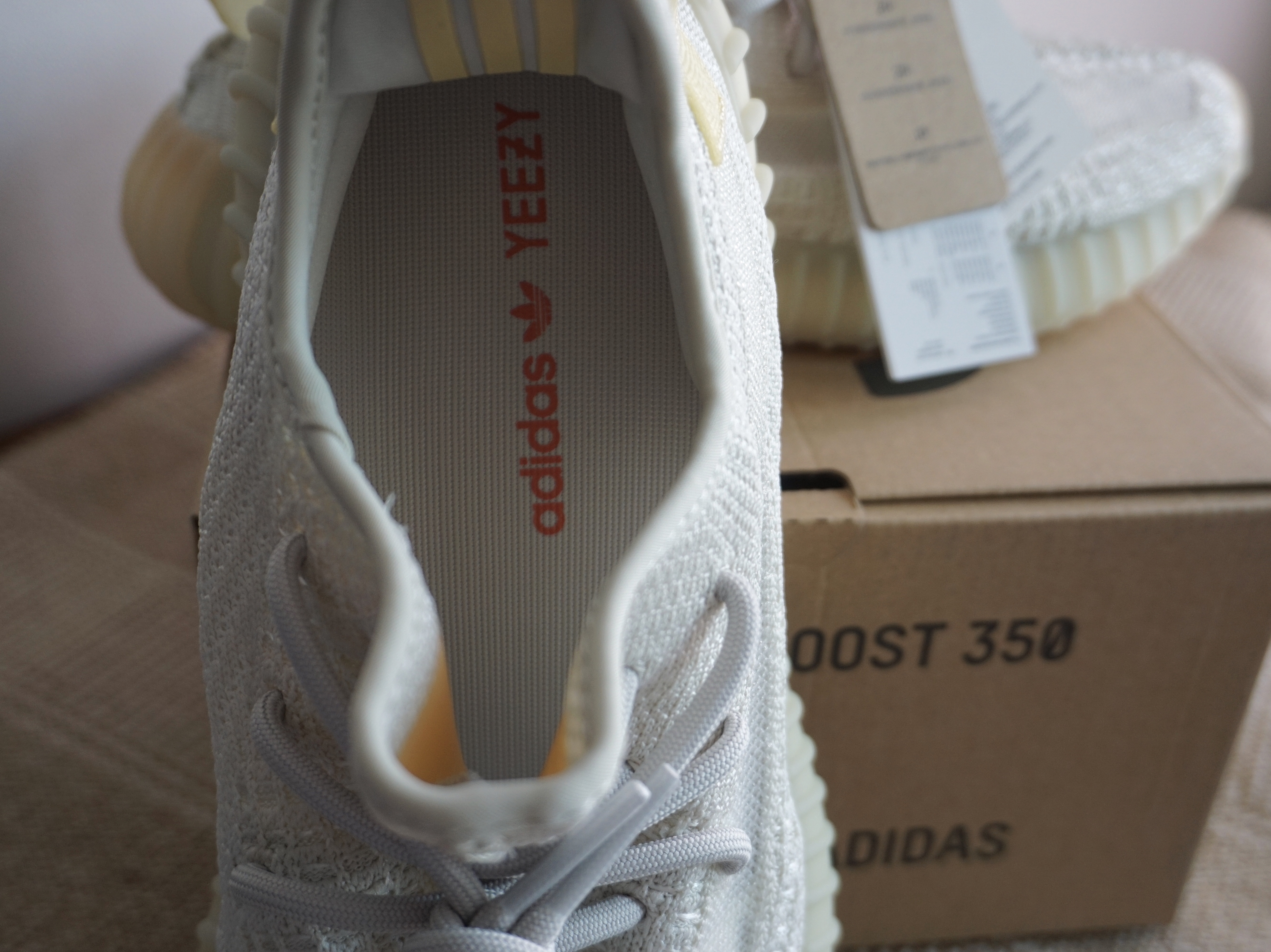 Adidas Yeezy Boost 350 V2 Light 착용 스타일 - 4
