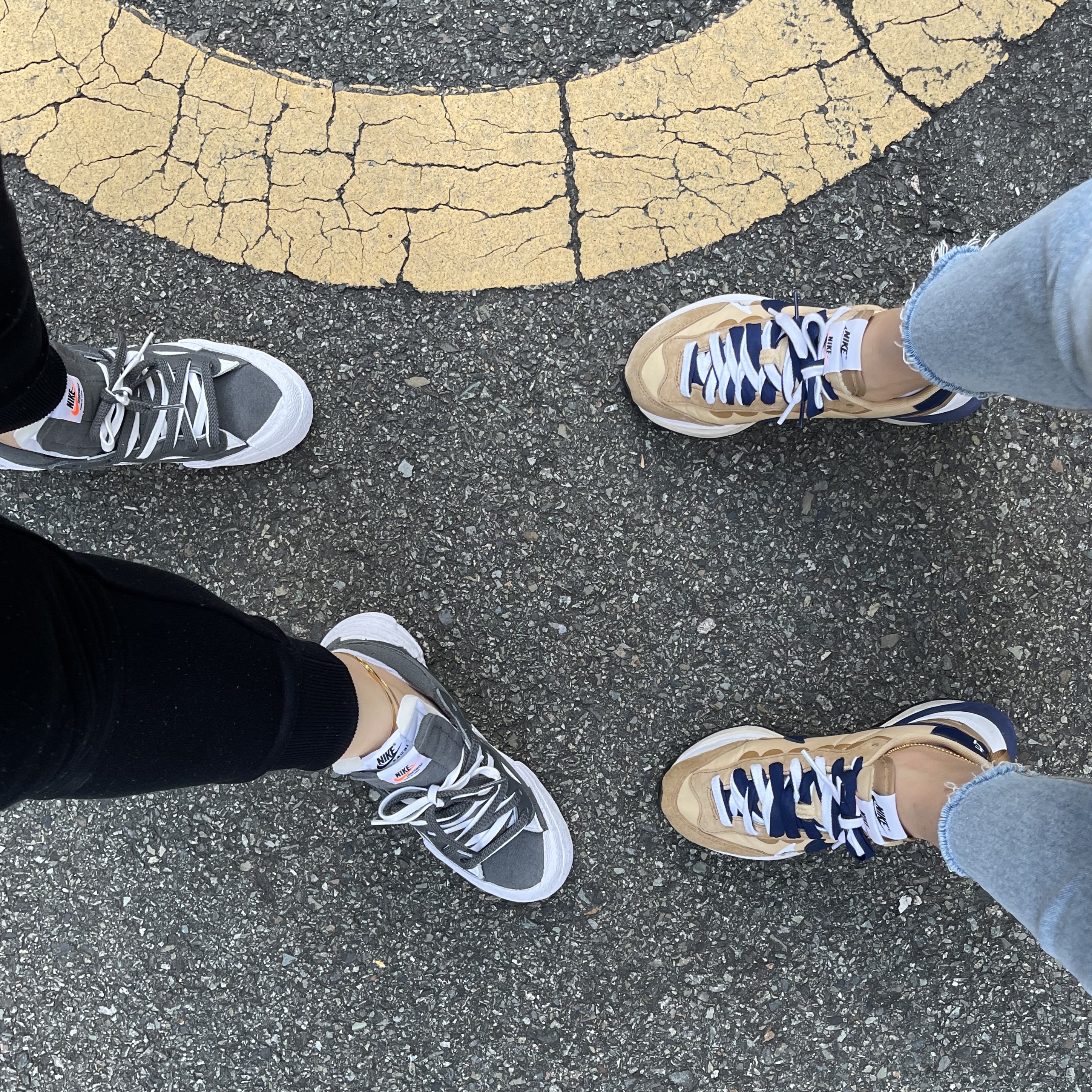 Nike x Sacai Blazer Low Iron Grey, Nike x Sacai VaporWaffle Sesame and Blue Void 착용 스타일