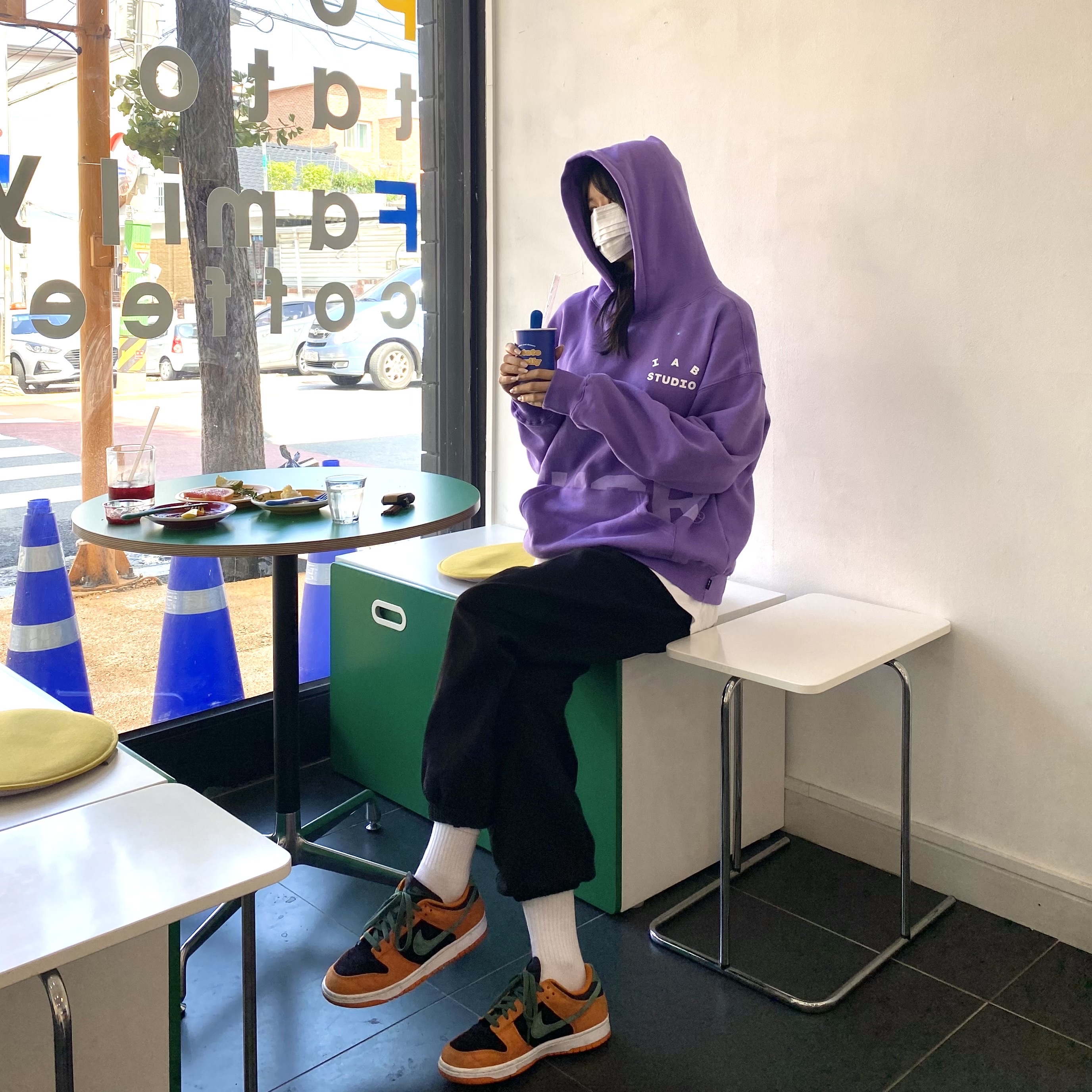 IAB Studio x Thor Hoodie Purple, Nike Dunk Low SP Ceramic 착용 스타일