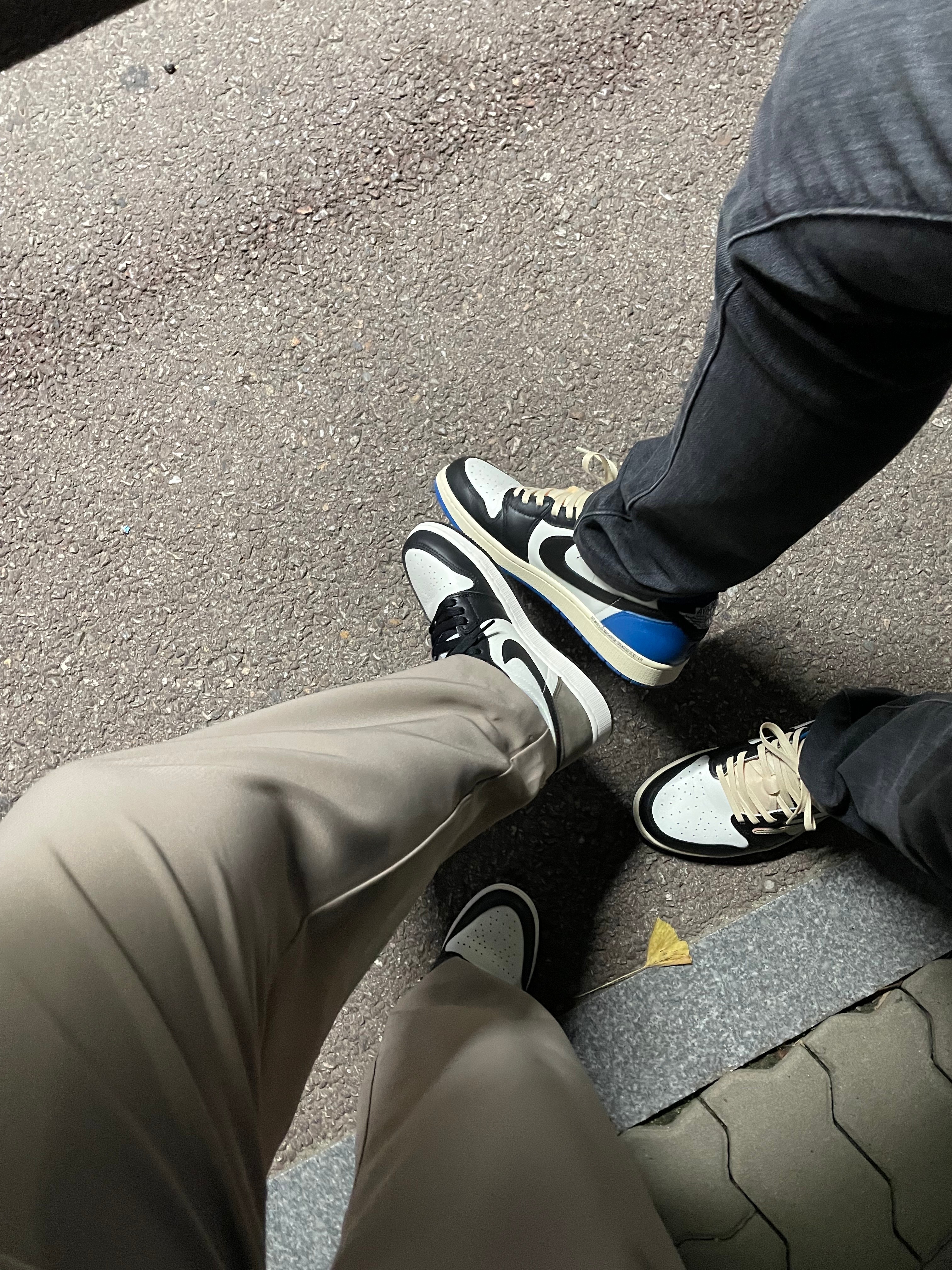 Jordan 1 x Travis Scott x Fragment Retro Low OG SP Military Blue, Jordan x Travis Scott x Fragment T-Shirt Sail (DJ0619-133) 착용 스타일 - 2