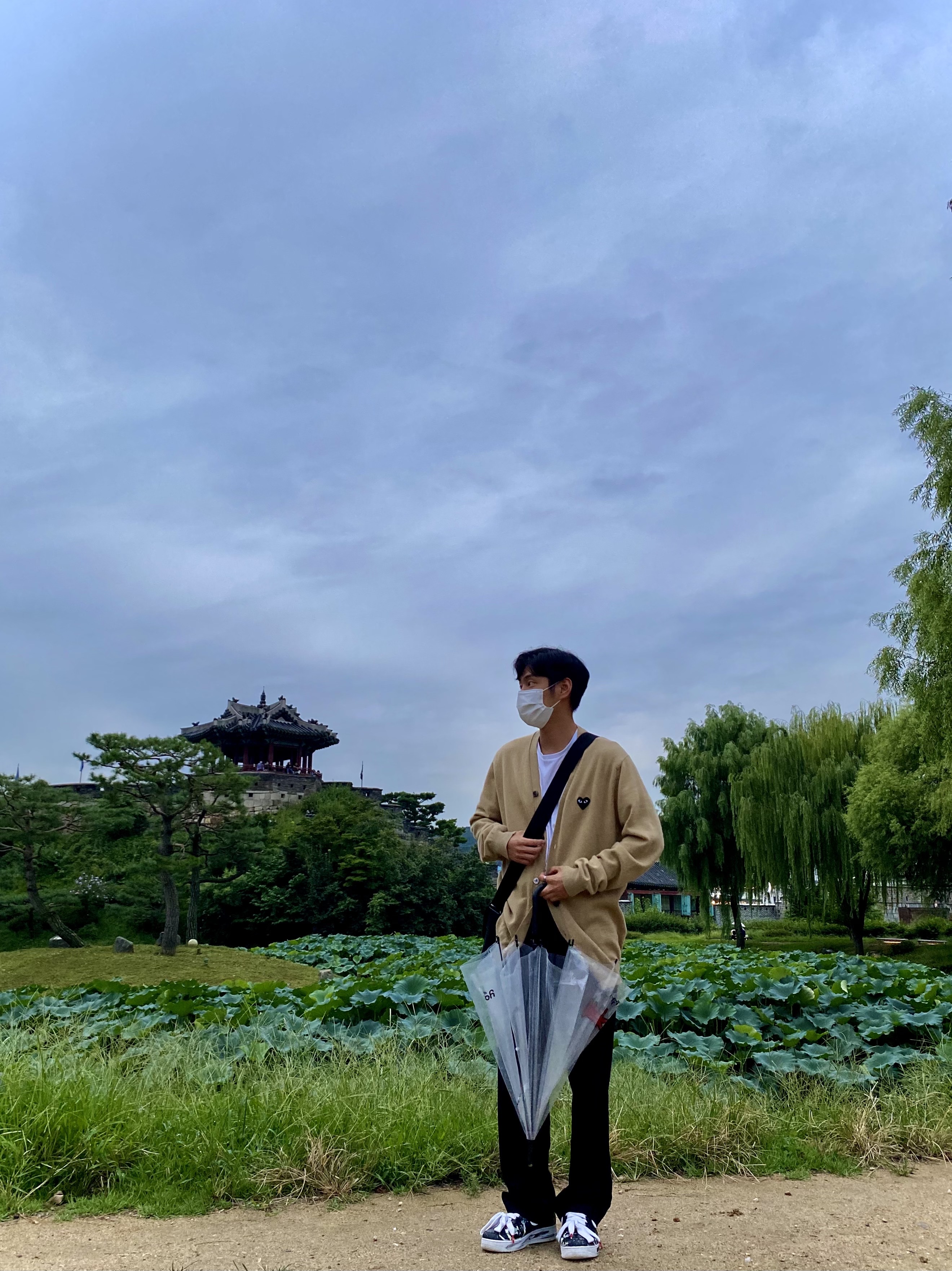 Play Comme des Garcons Black Heart Knit Cardigan Beige, Nike x Peaceminusone Air Force 1 Low Para-Noise 착용 스타일