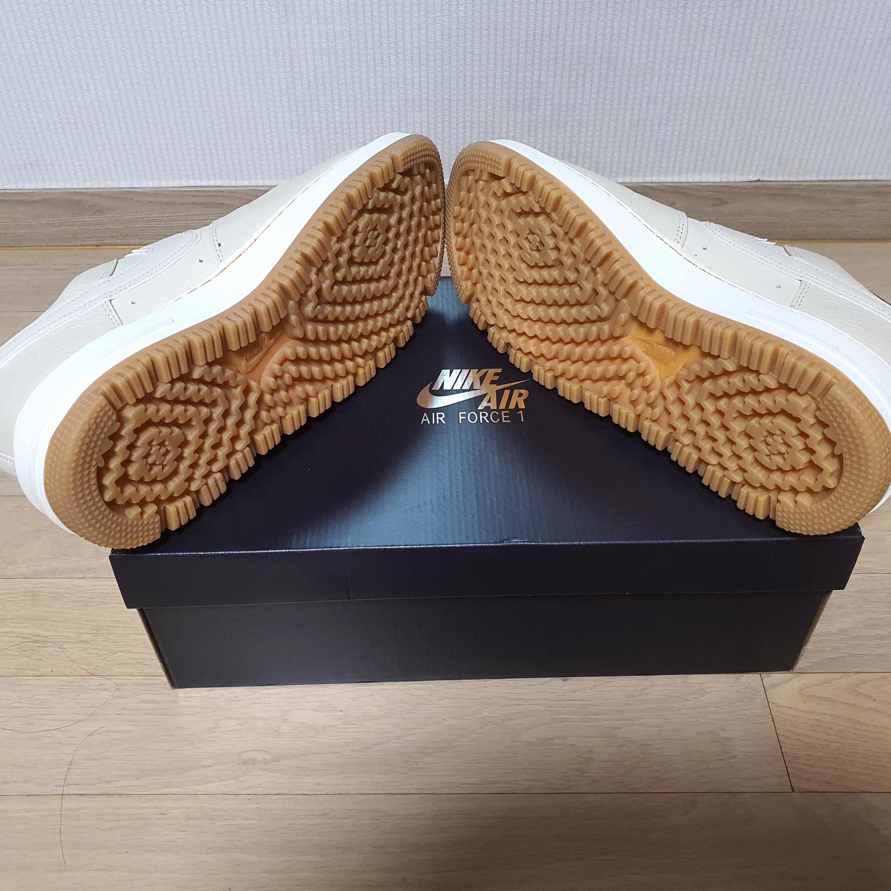 Nike Air Force 1 Luxe Pearl White 착용 스타일 - 4