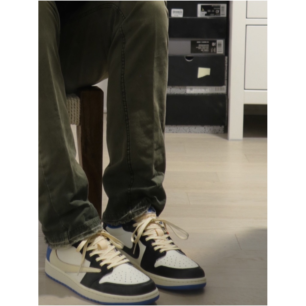 Jordan 1 x Travis Scott x Fragment Retro Low OG SP Military Blue 착용 스타일