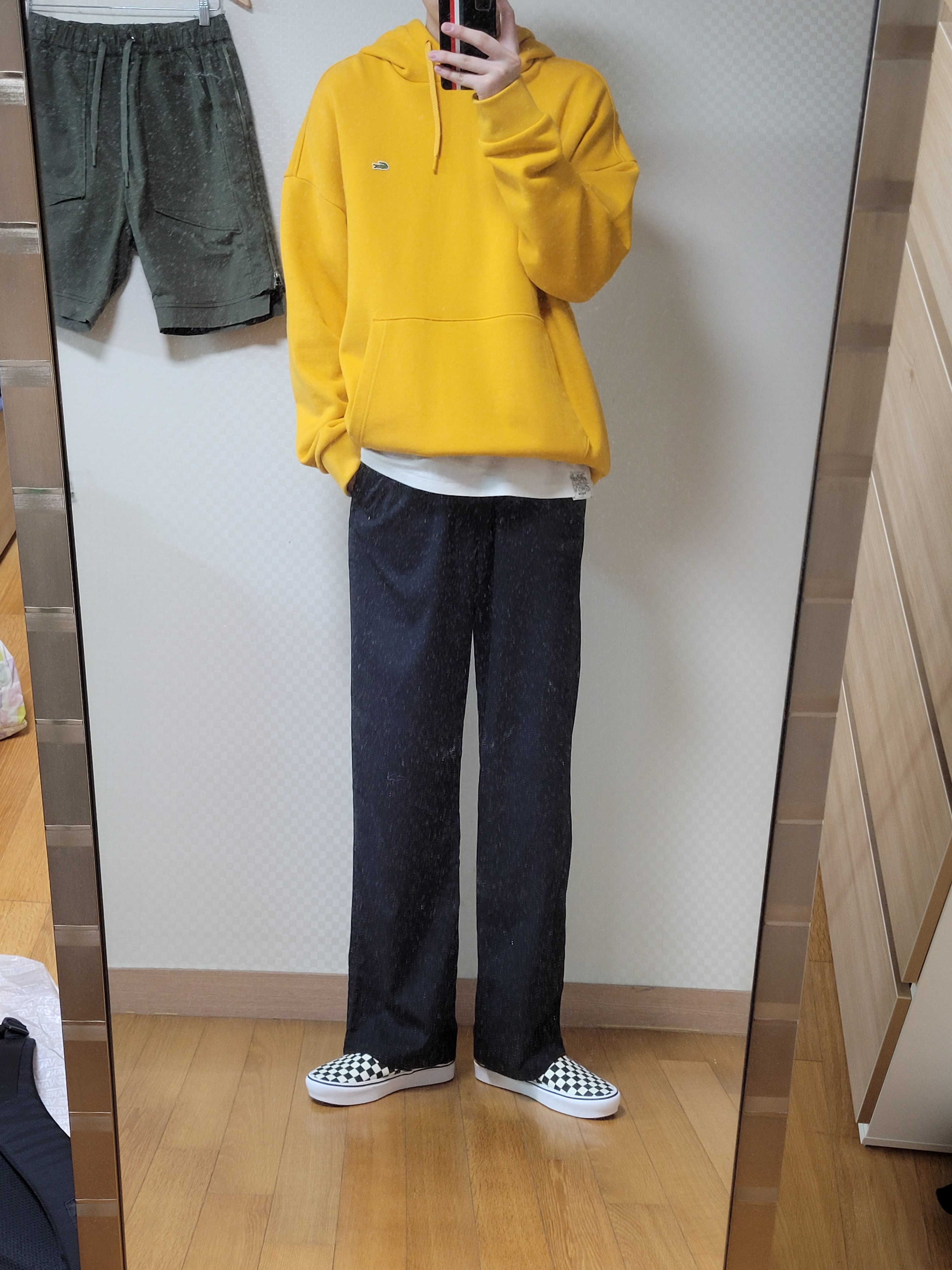 Vans Slip-On ComfyCush Checkerboard, Converse Chuck 70 Ox Black - Standard 착용 스타일 - 2