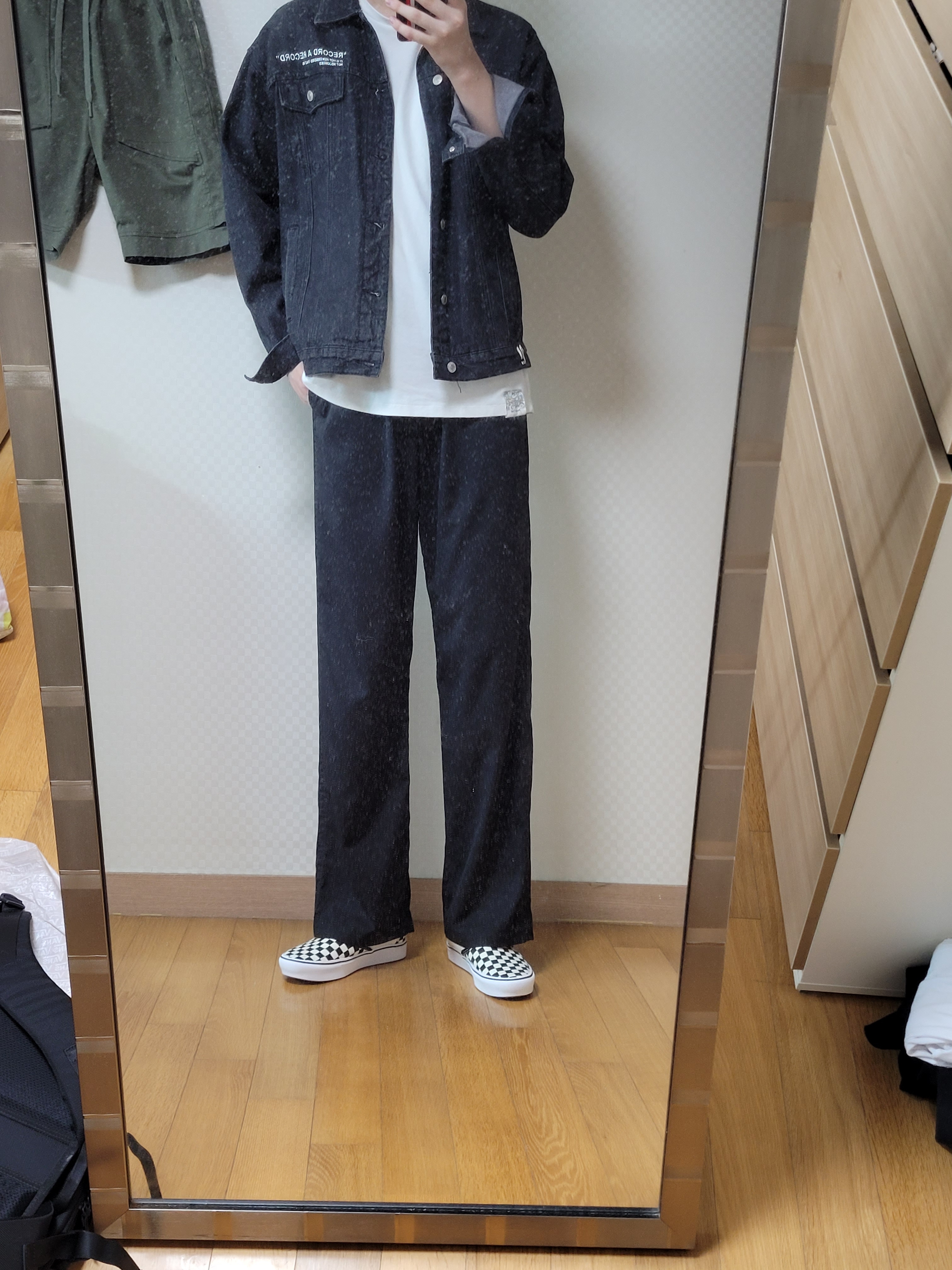 Vans Slip-On ComfyCush Checkerboard, Converse Chuck 70 Ox Black - Standard 착용 스타일 - 4