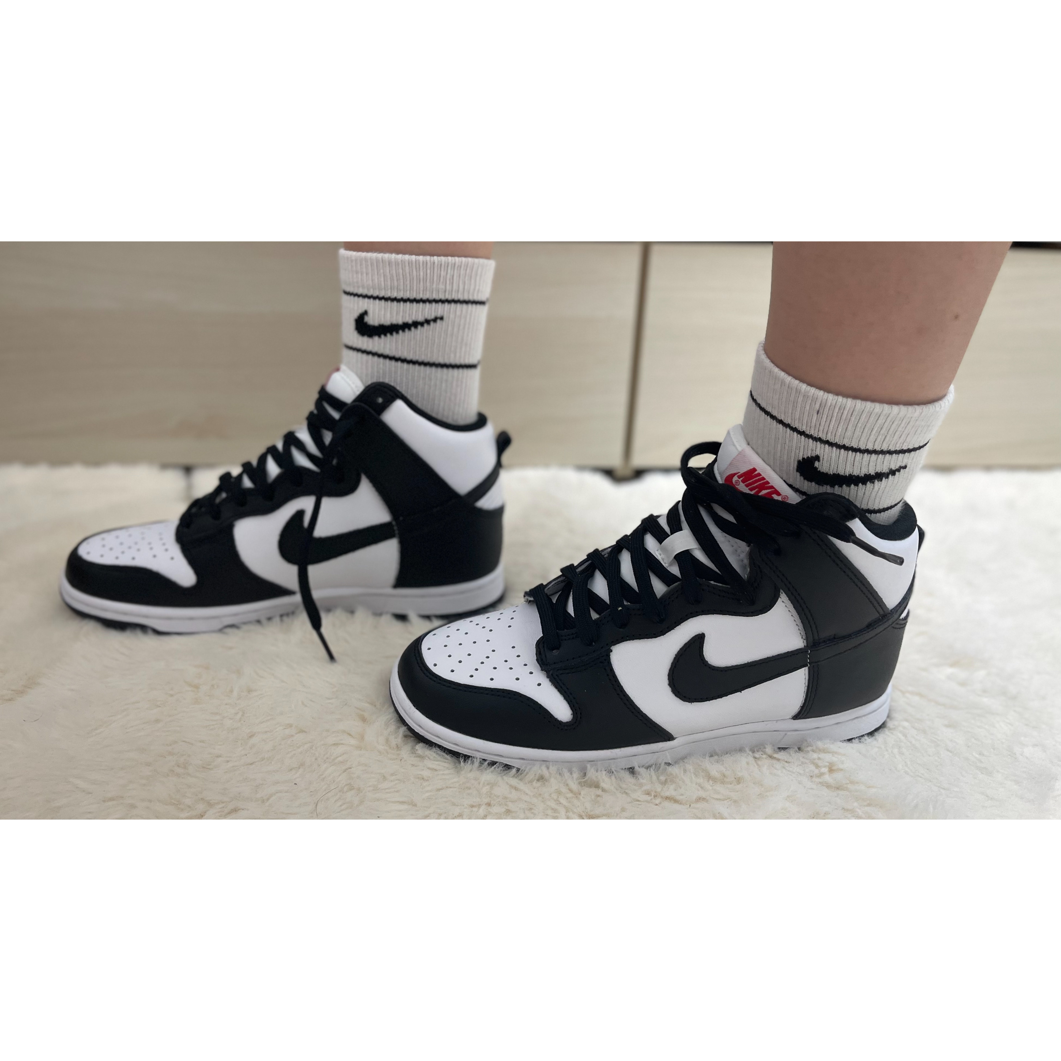 (W) Nike Dunk High Black and White 착용 스타일 - 2