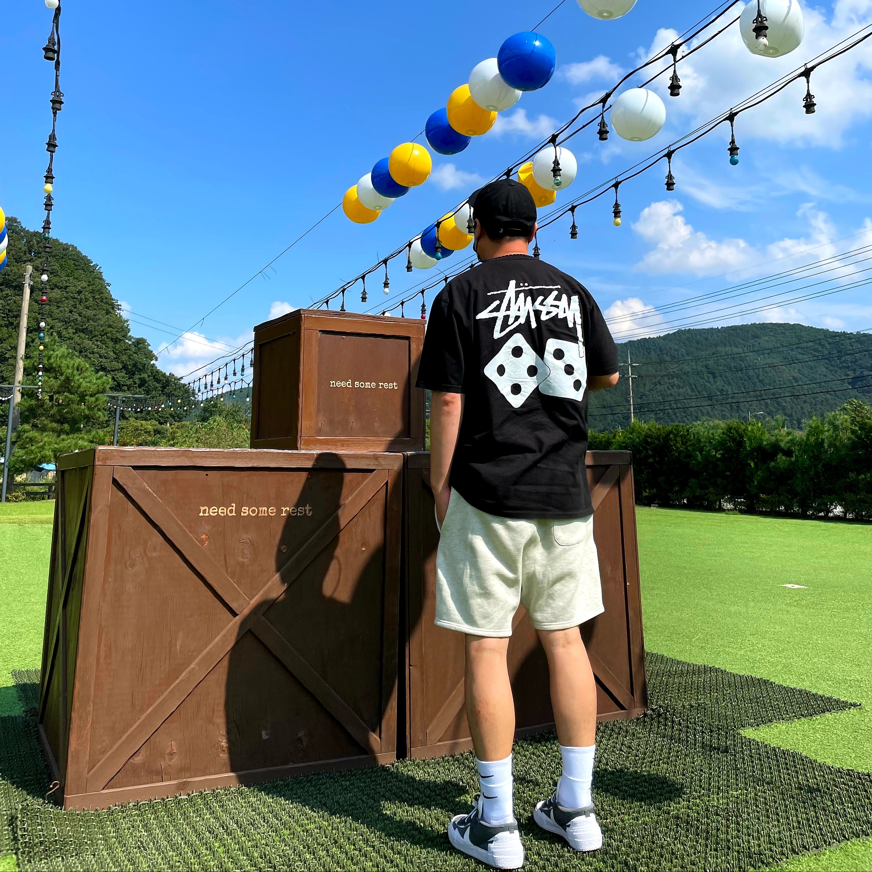 Stussy Dice Pigment Dyed T-Shirt Black 2021, Nike x Matthew M Williams NRG Socks White 착용 스타일 - 3