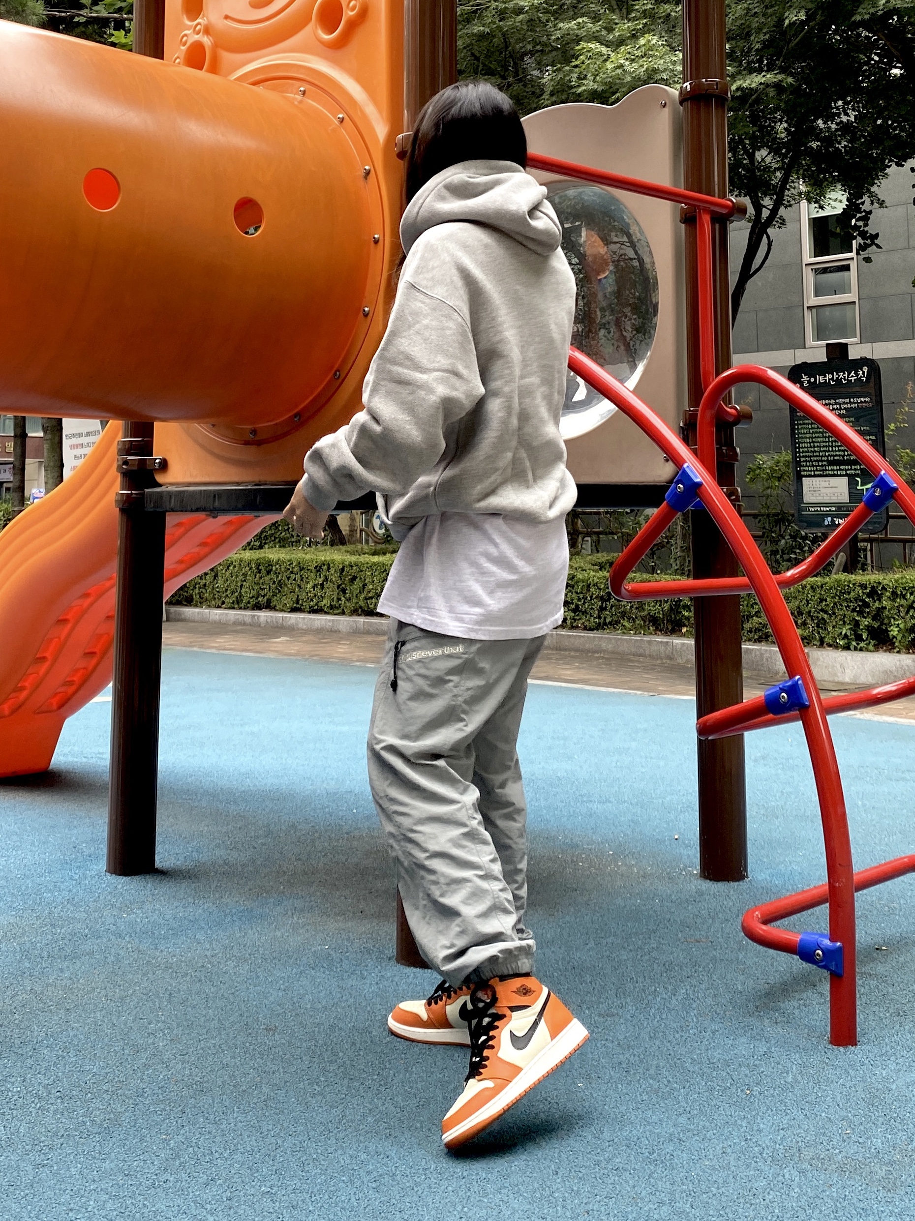 Jordan 1 Retro High OG Reverse Shattered Backboard, (GS) Jordan 1 Retro High OG Reverse Shattered Backboard 착용 스타일 - 5