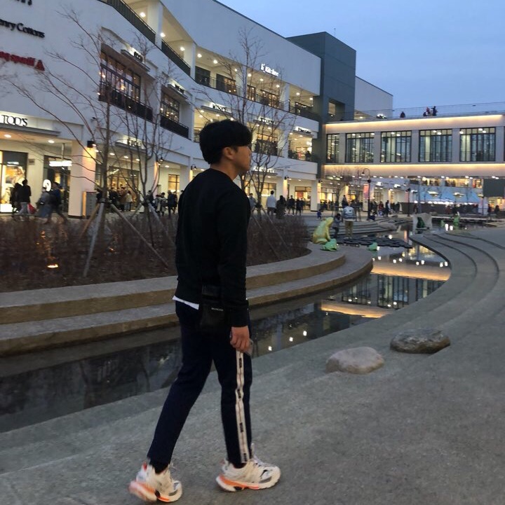 Balenciaga Track Sneakers White Orange 2019 착용 스타일