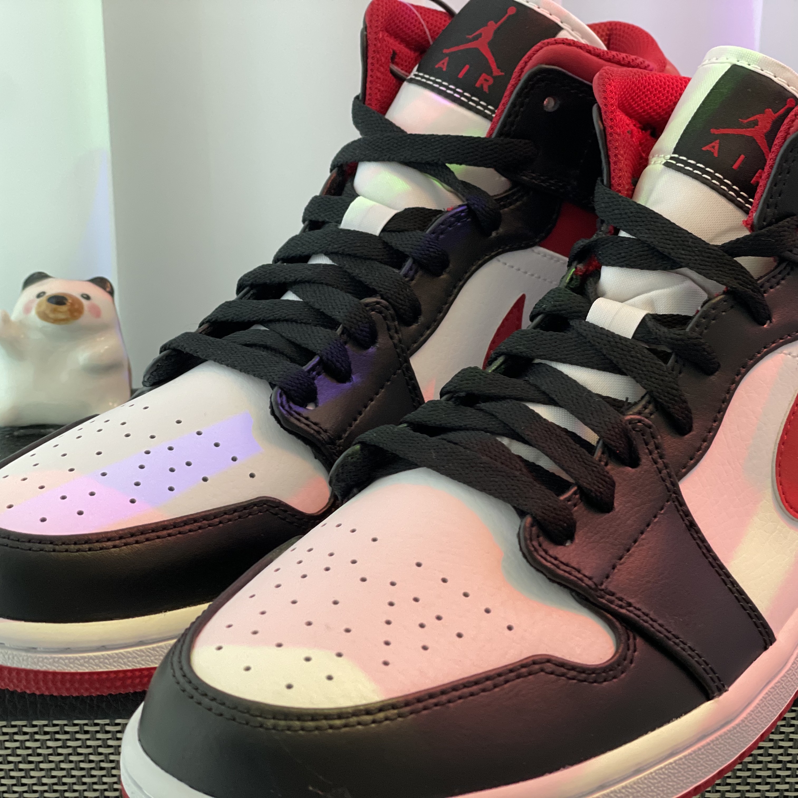 Jordan 1 Mid Gym Red Black White, Jordan 1 Mid SE Heat Reactive 착용 스타일 - 4
