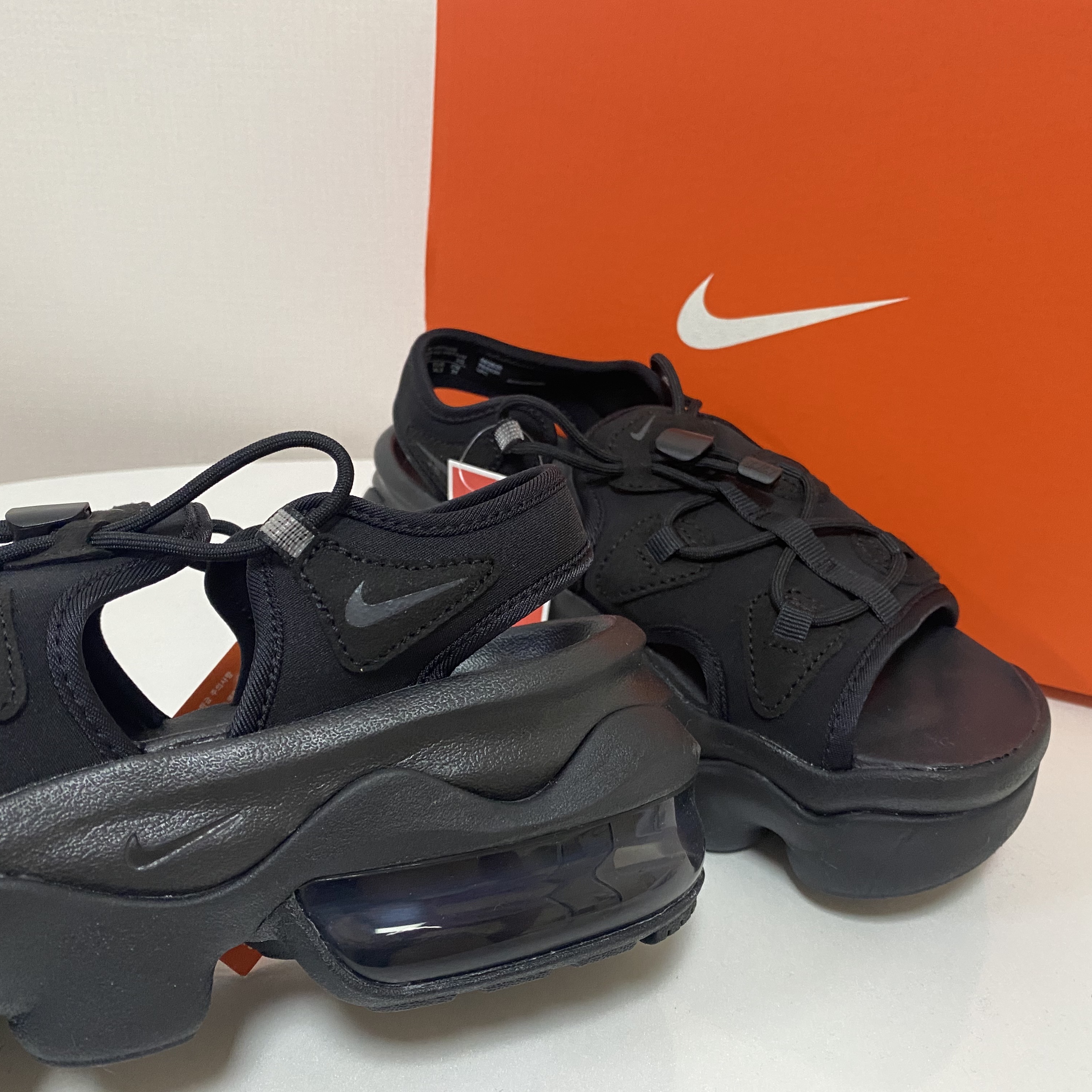 (W) Nike Air Max Koko Sandal Black 착용 스타일 - 2