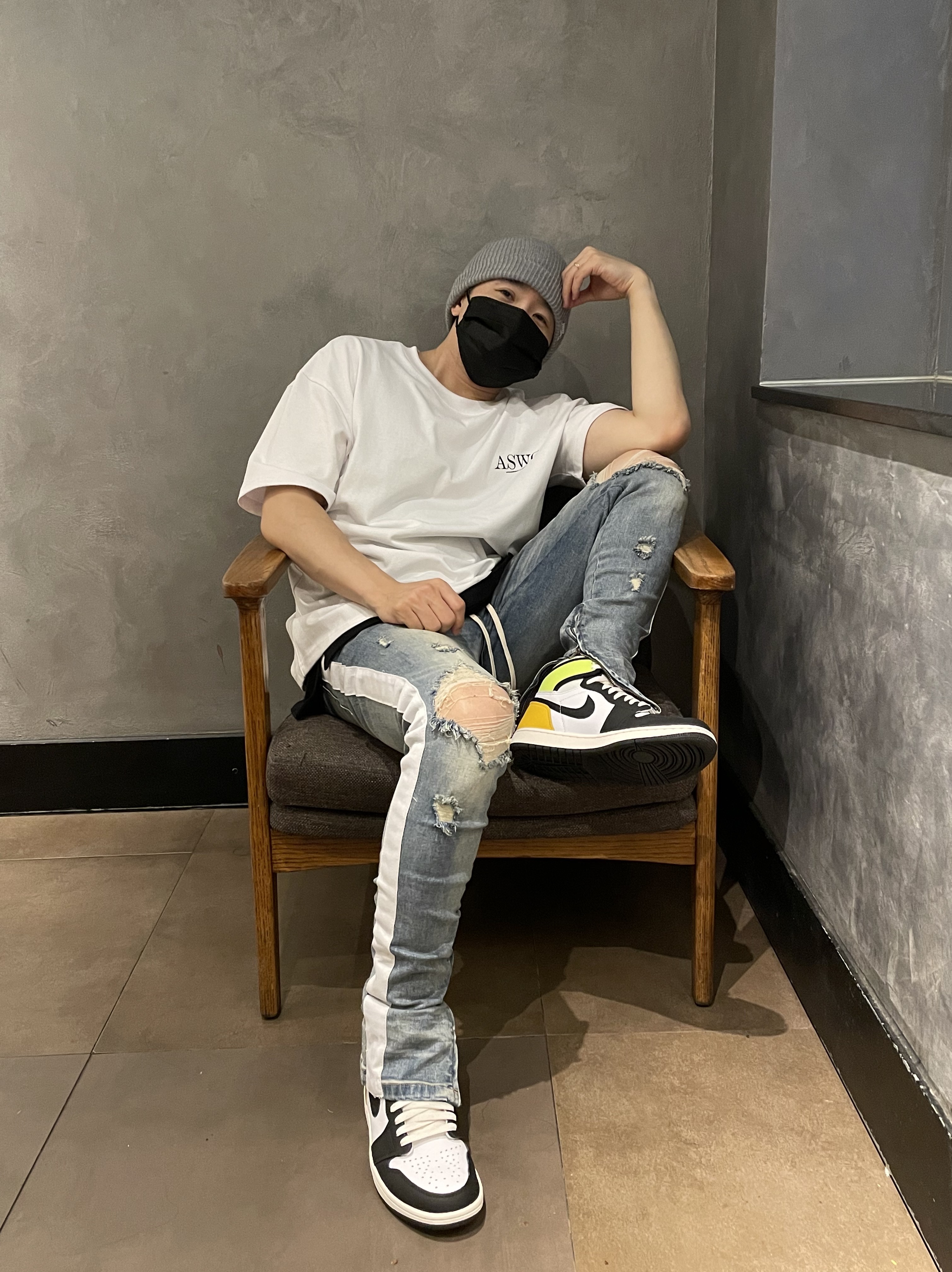 Jordan 1 Retro High OG Volt Gold 착용 스타일 - 4