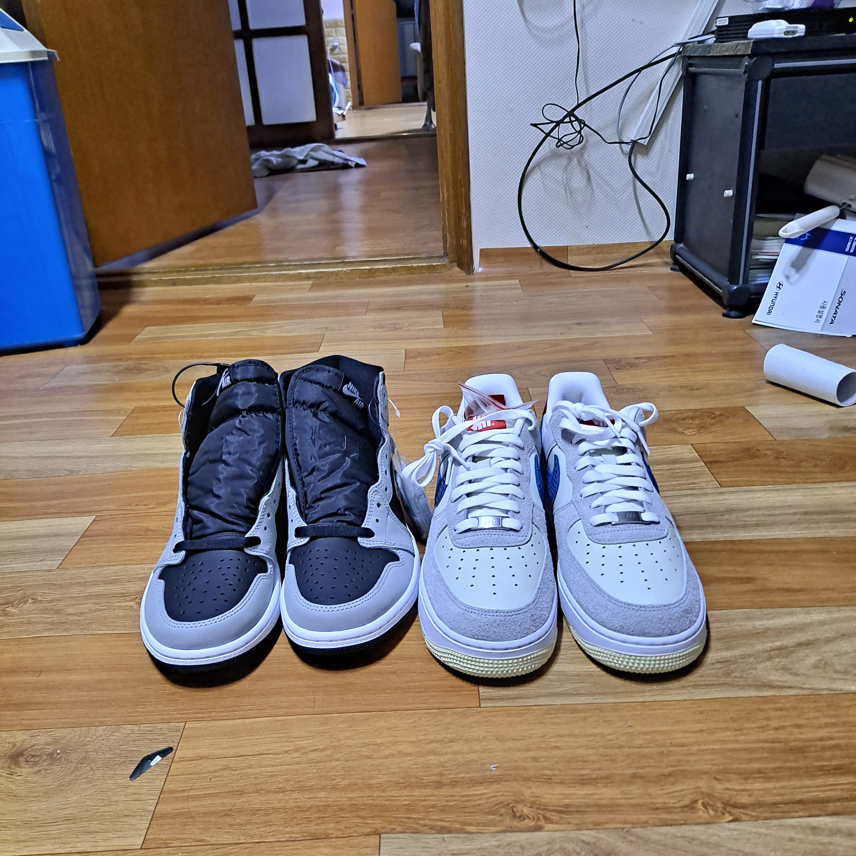 Jordan 1 Retro High OG Shadow 2.0, Nike x Undefeated Air Force 1 Low SP 5 On It 착용 스타일 - 2