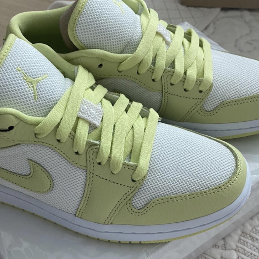 (W) Jordan 1 Low SE Limelight 착용 스타일