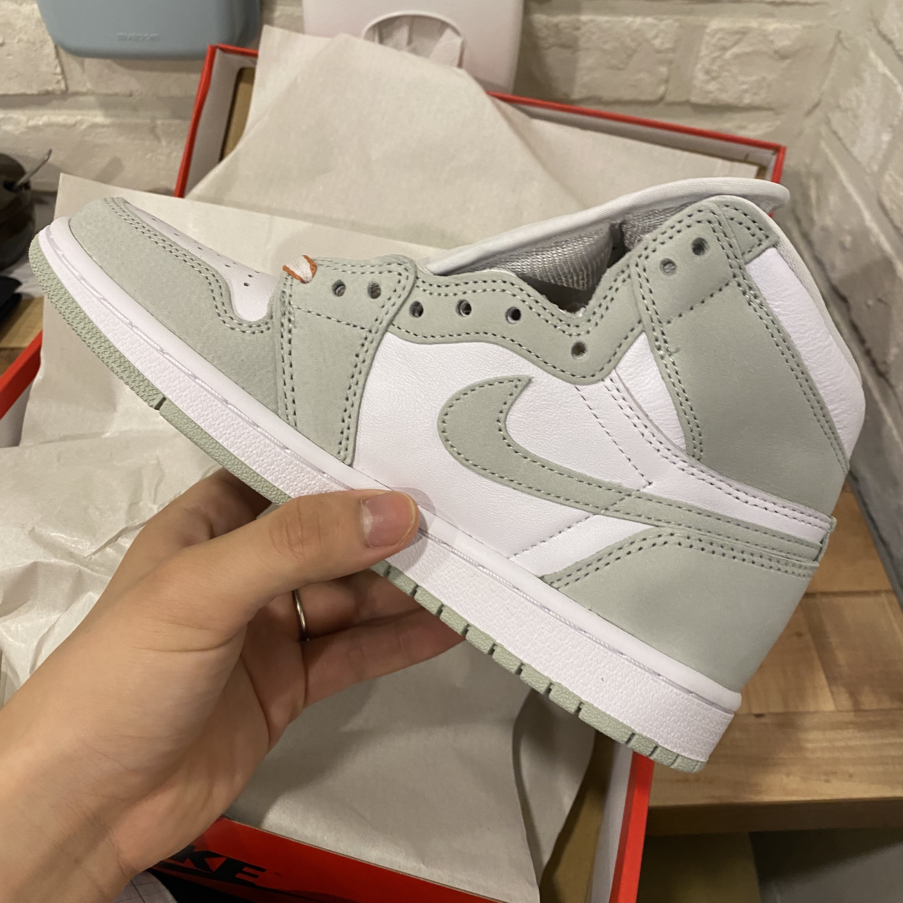 (W) Jordan 1 Retro High OG Seafoam 착용 스타일 - 2