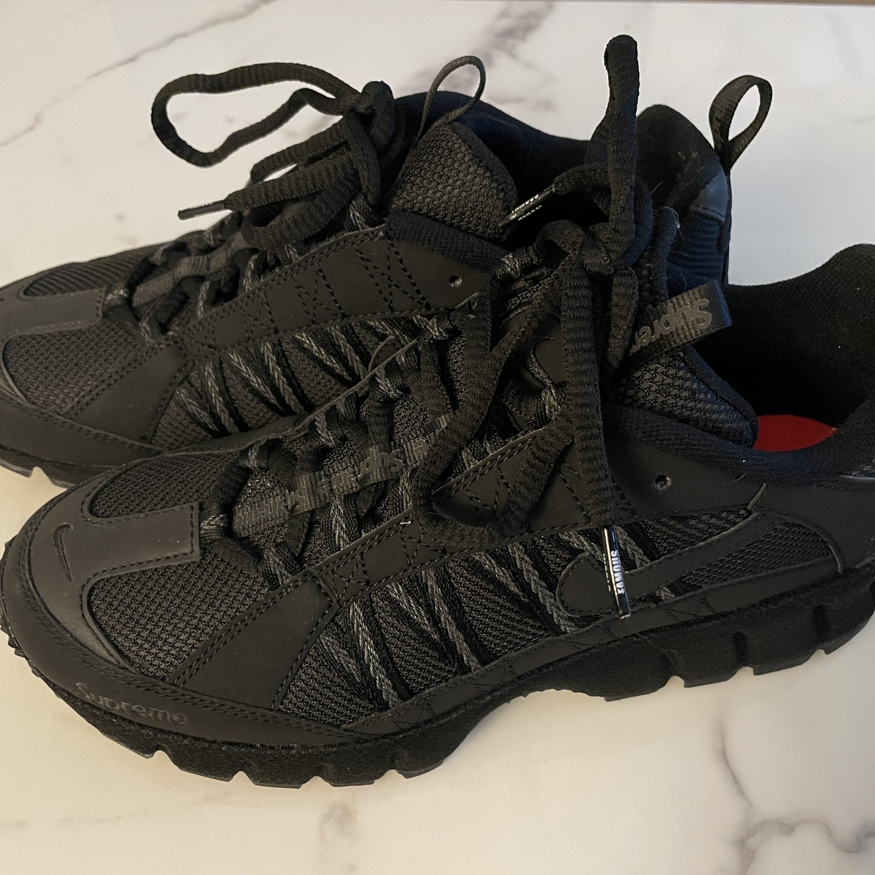 Nike x Supreme Air Humara 17 Black 착용 스타일 - 1