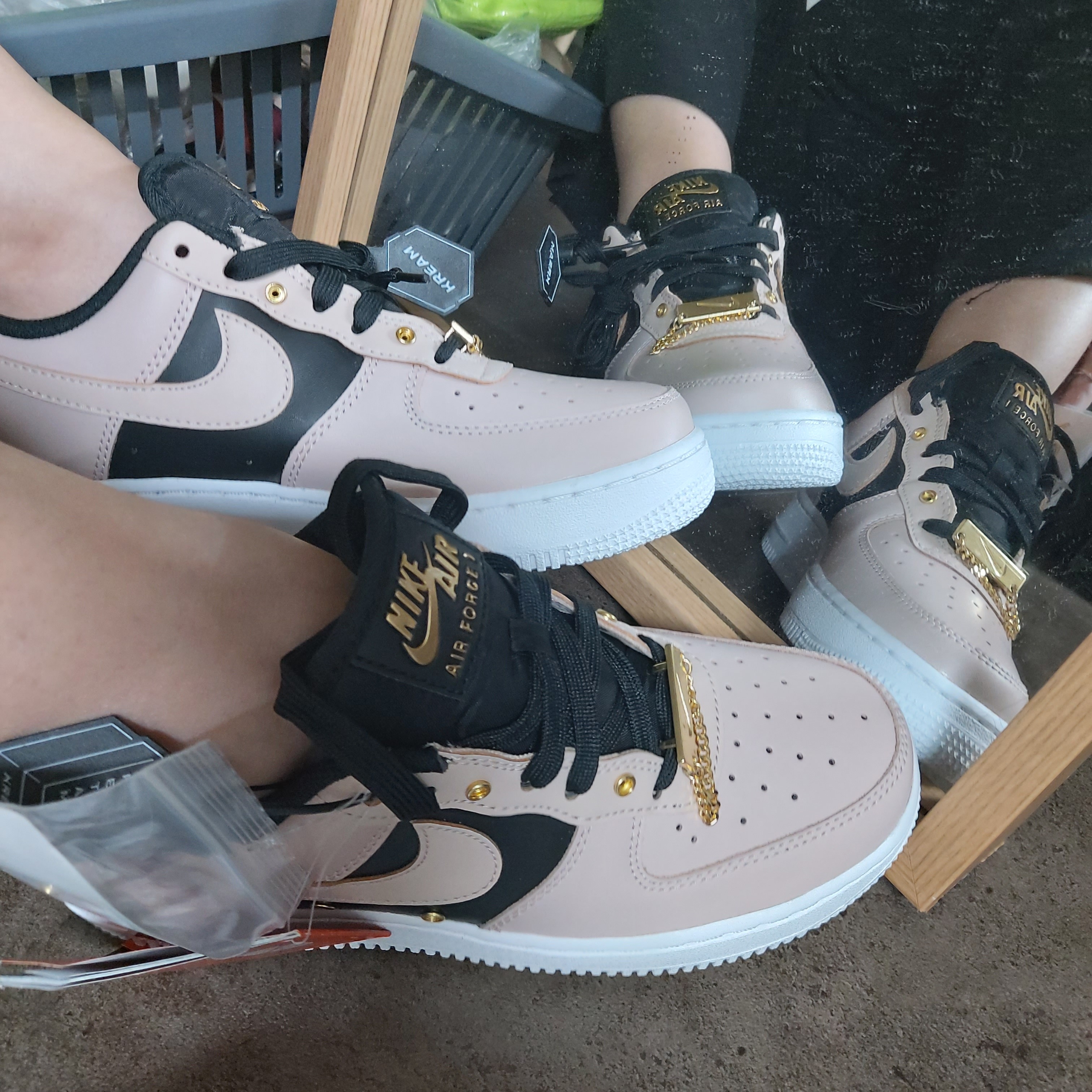 Nike Air Force 1 '07 PRM Touch Of Gold 착용 스타일 - 2