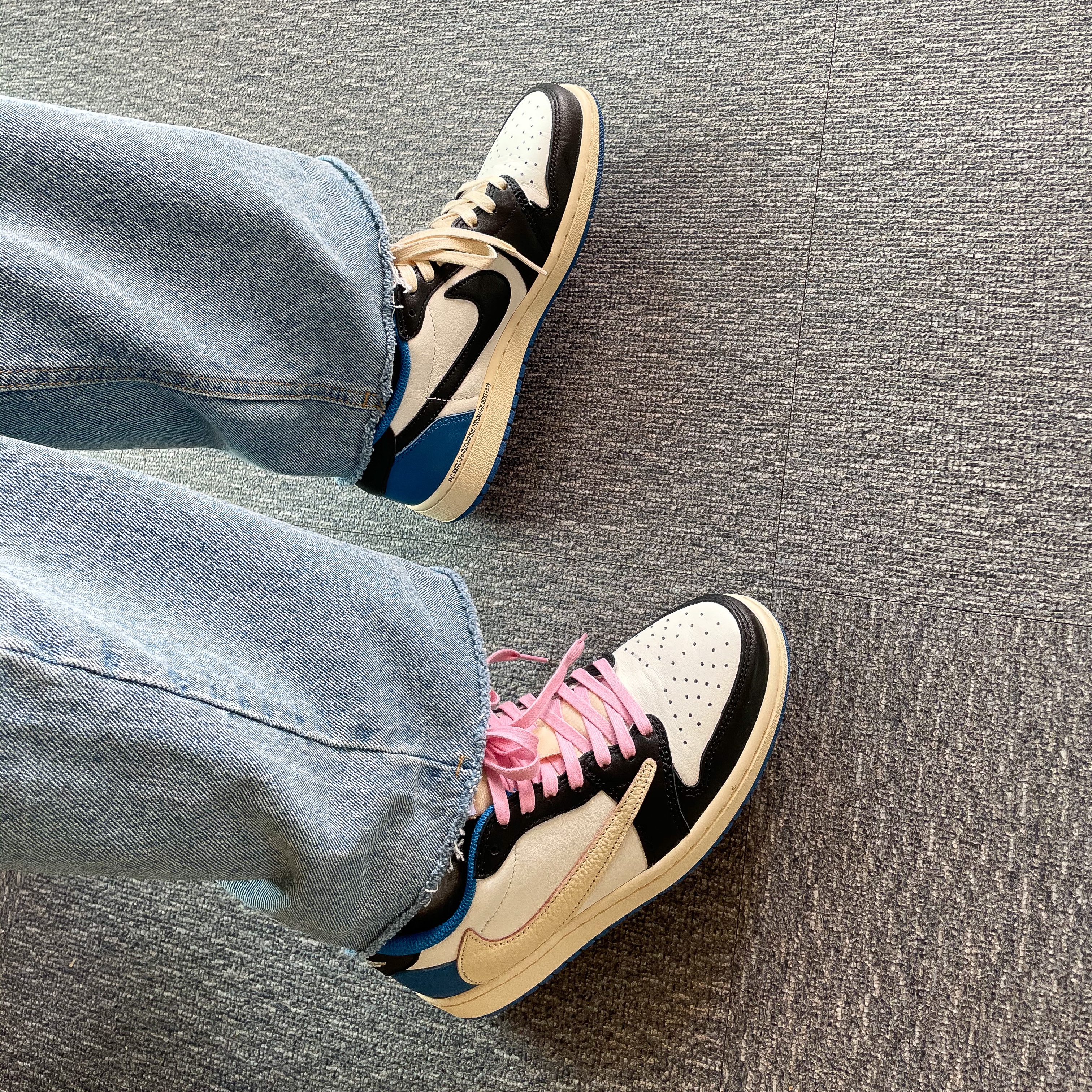 Jordan 1 x Travis Scott x Fragment Retro Low OG SP Military Blue 착용 스타일 - 2