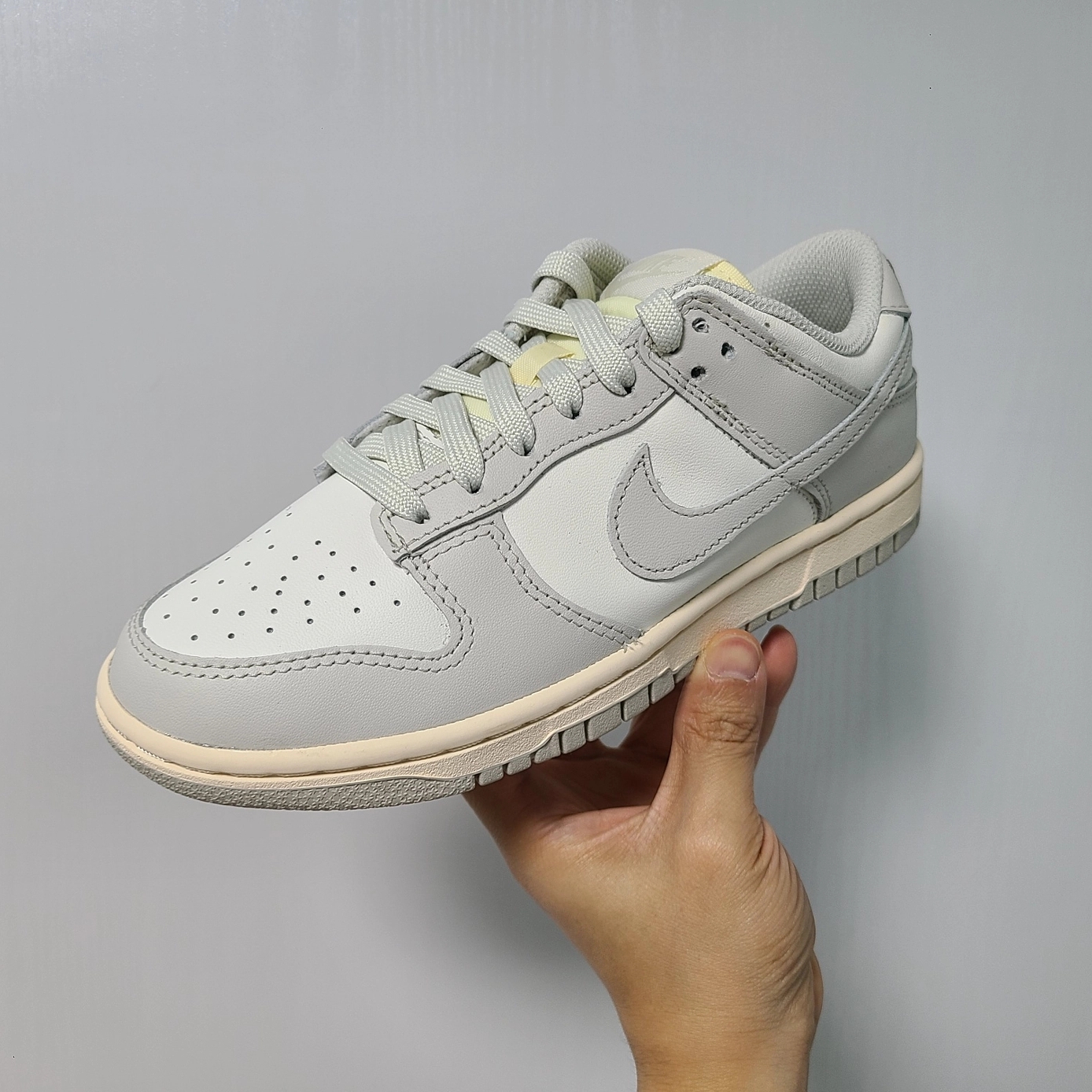 (W) Nike Dunk Low Light Bone 착용 스타일 - 1