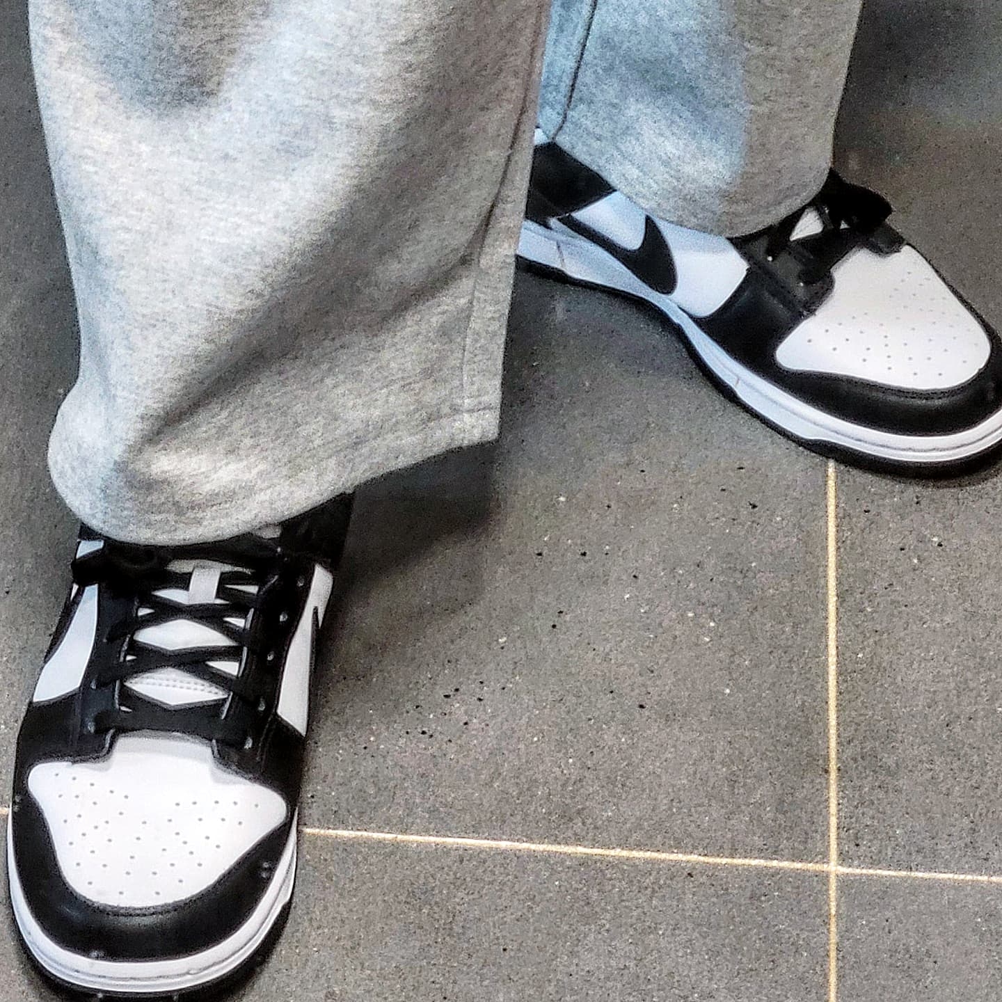 Nike Dunk Low Retro Black 착용 스타일 - 2