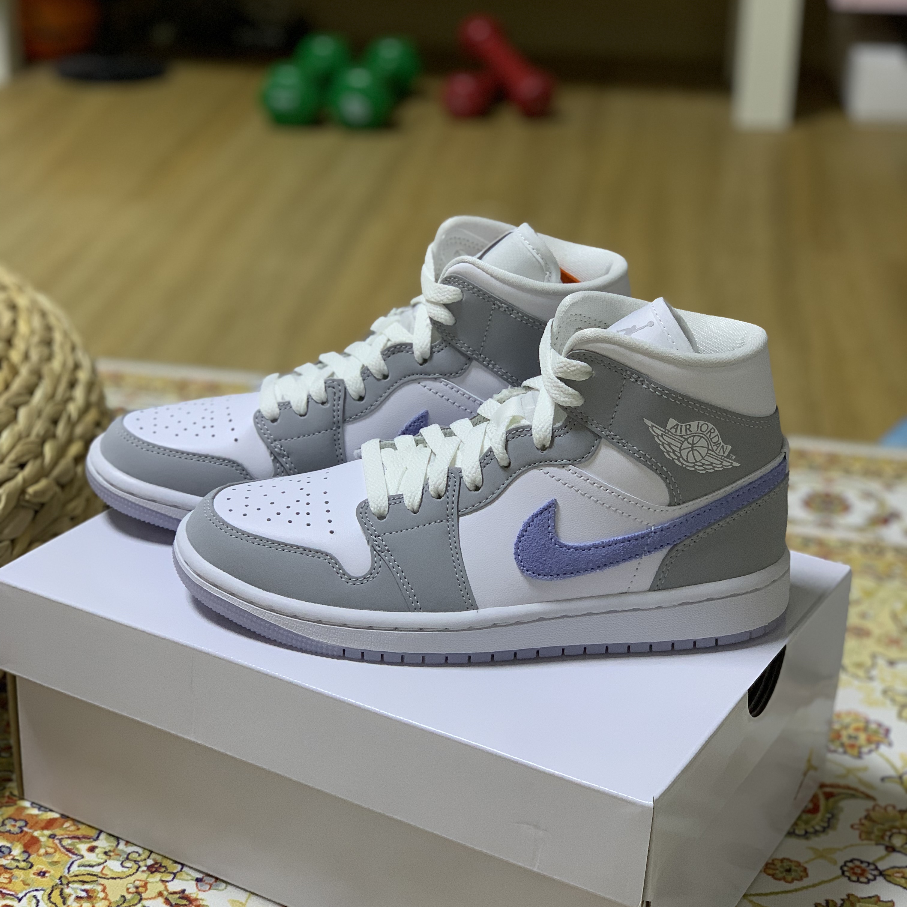 (W) Jordan 1 Mid Wolf Grey 착용 스타일 - 1