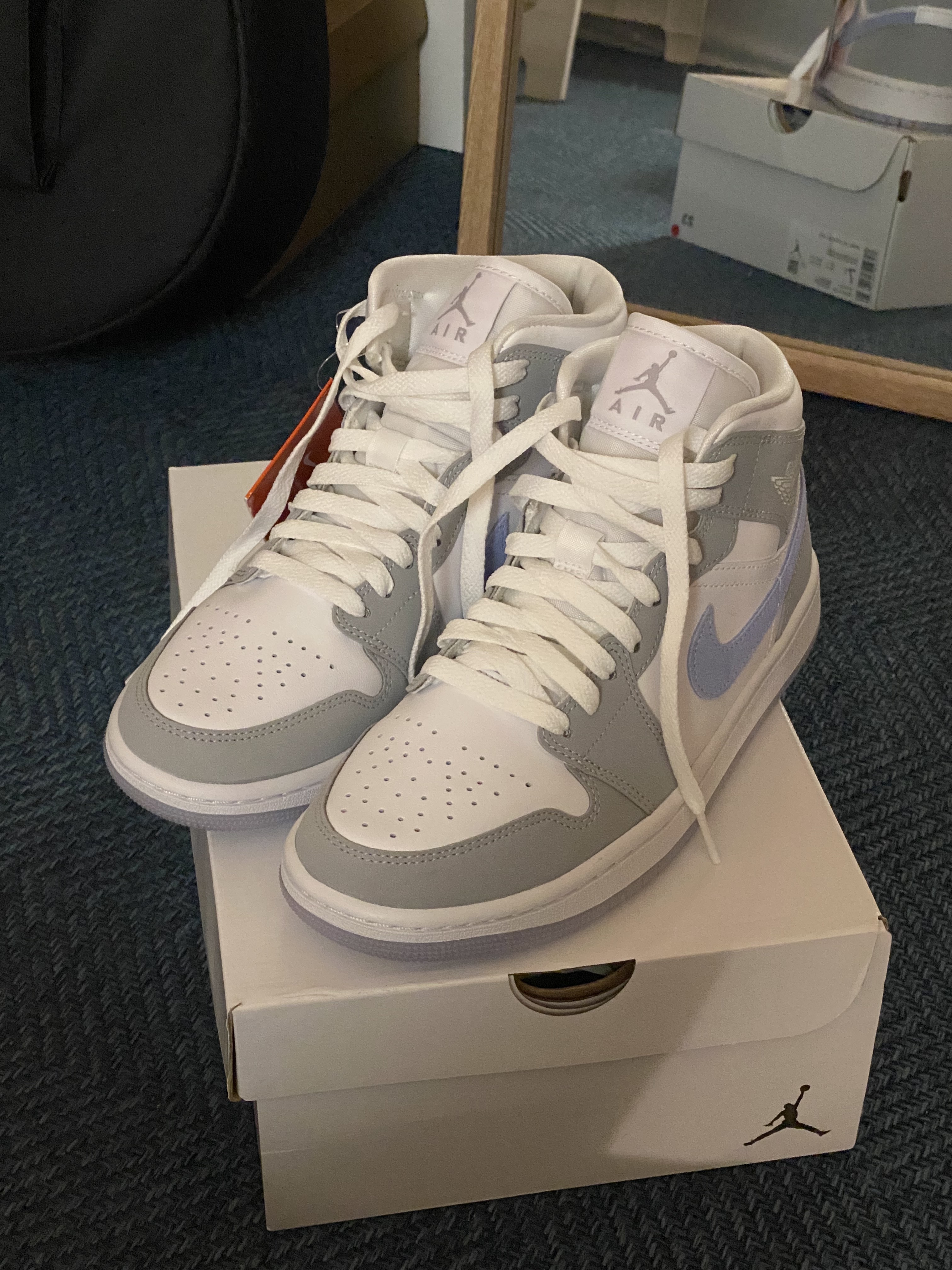(W) Jordan 1 Mid Wolf Grey 착용 스타일 - 1