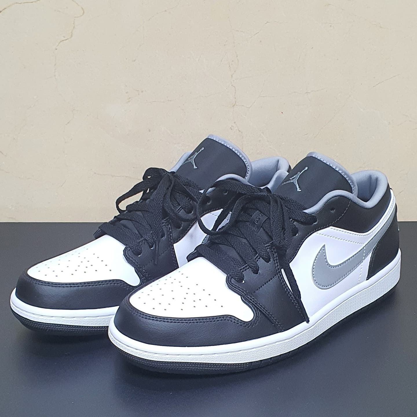 Essentials Long Sleeve Boxy Polo Black - 20FW, Jordan 1 Low Black Particle Grey 착용 스타일 - 3