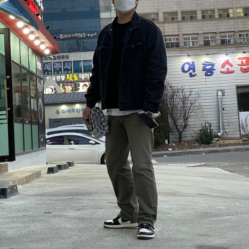 Jordan 1 Retro High OG Black Mocha 착용 스타일