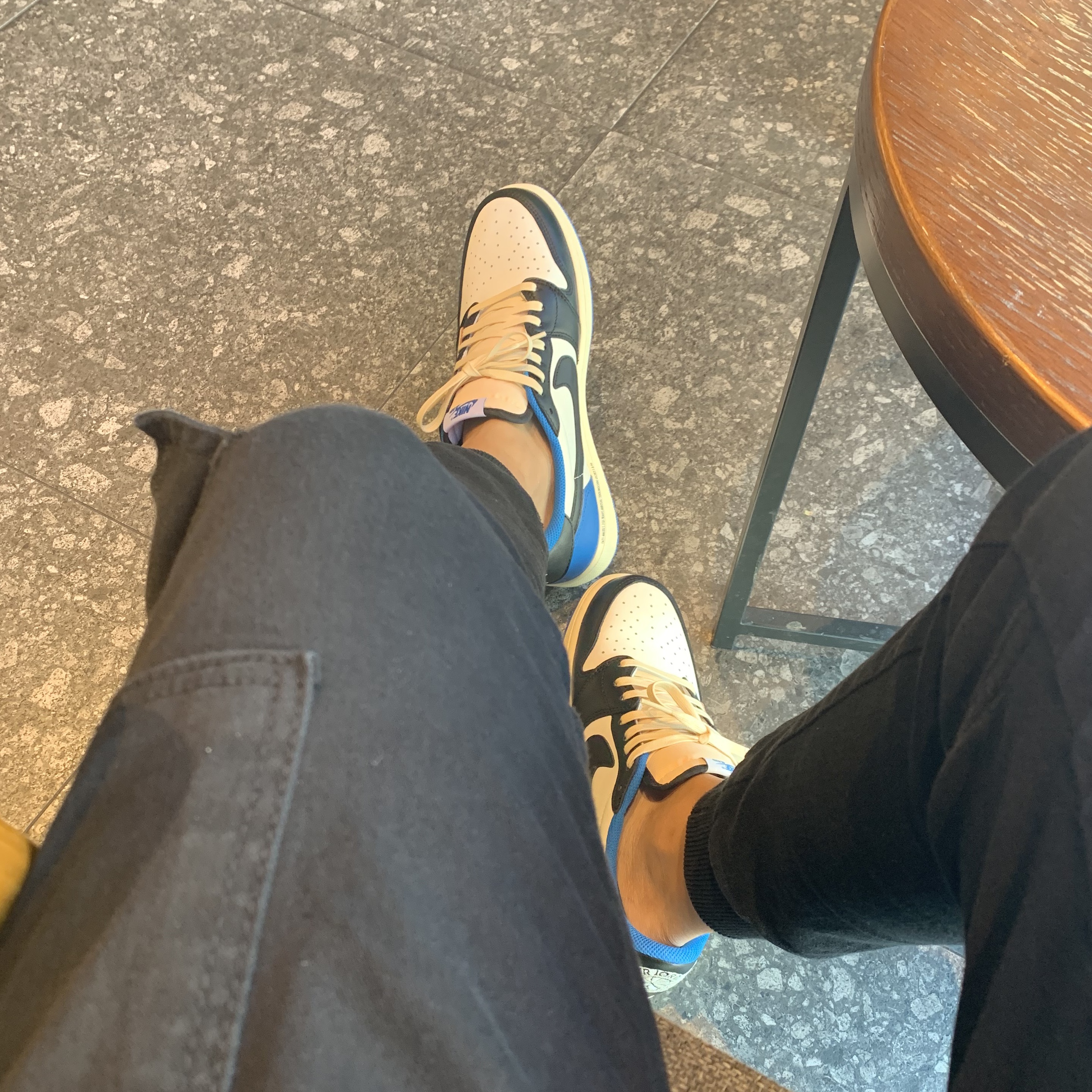 Jordan 1 x Travis Scott x Fragment Retro Low OG SP Military Blue 착용 스타일