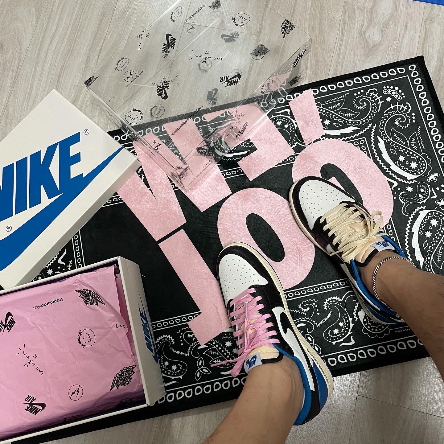 Jordan 1 x Travis Scott x Fragment Retro Low OG SP Military Blue 착용 스타일 - 2