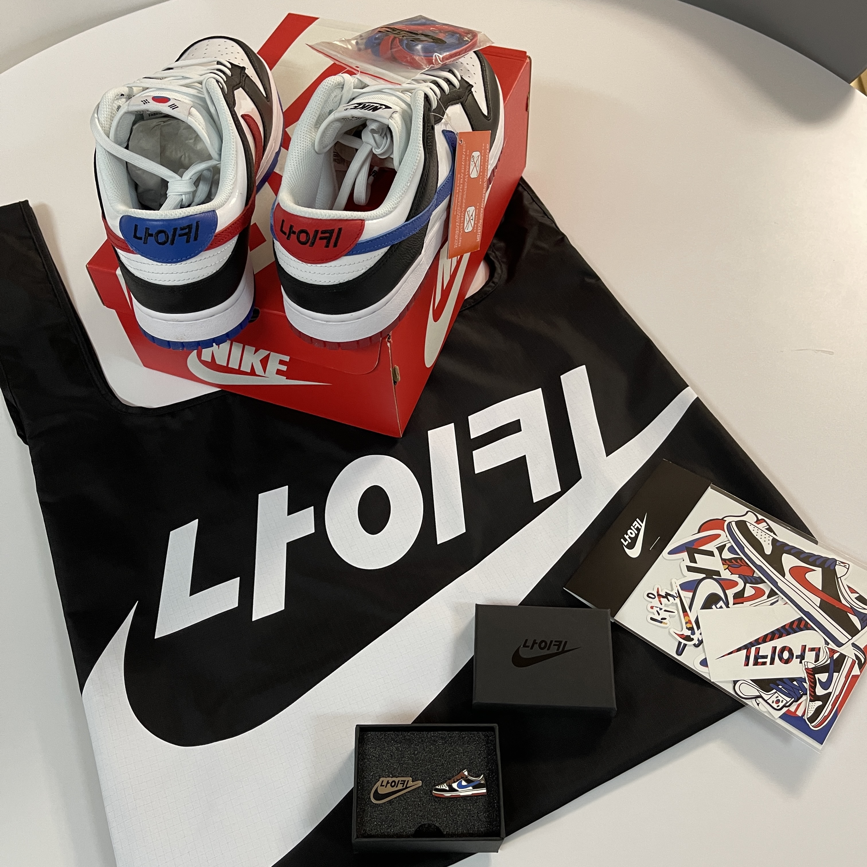 Nike Dunk Low SE Seoul (With Special Gift) 착용 스타일 - 2