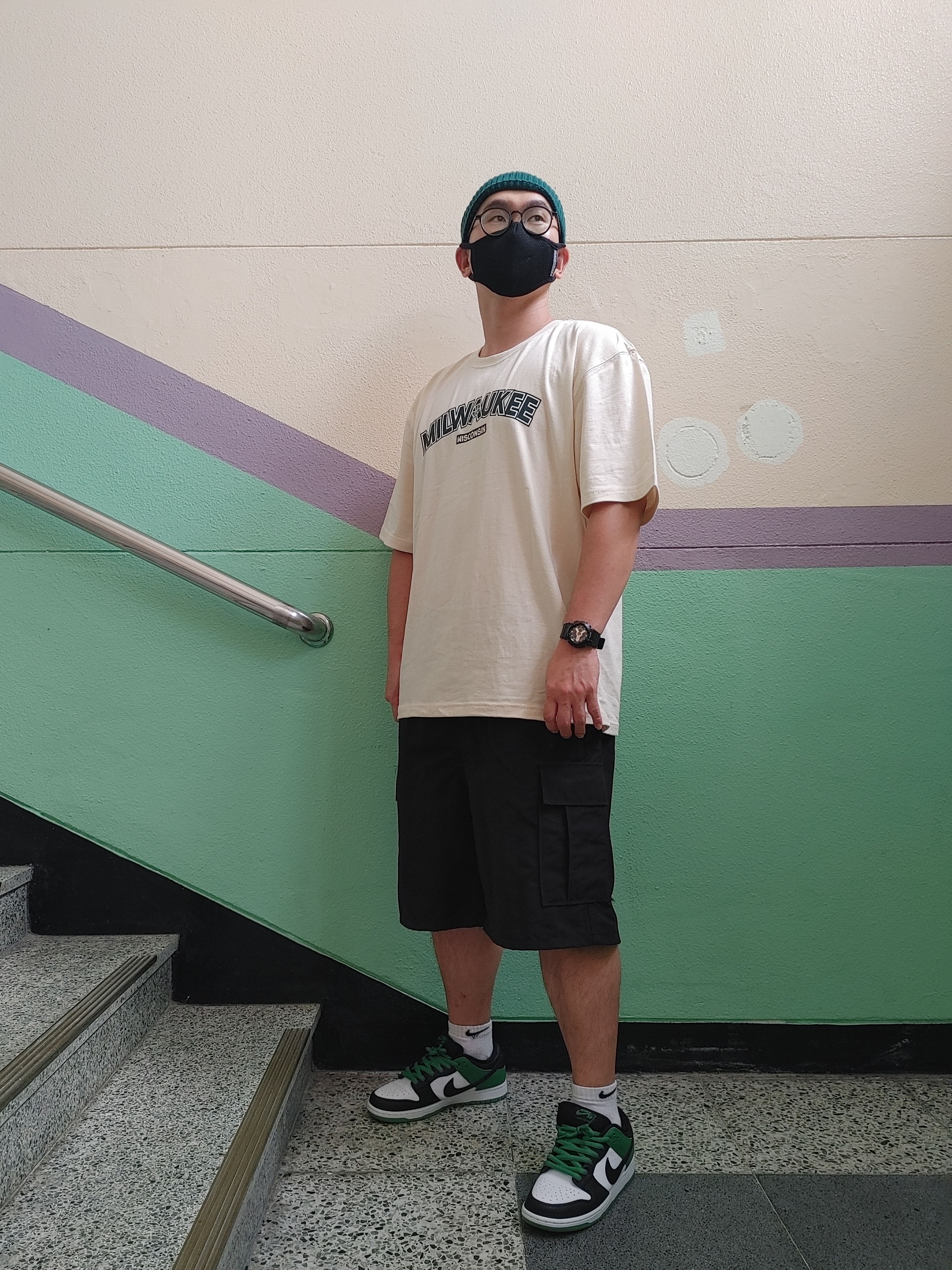 Nike SB Dunk Low Pro Black and Classic Green 착용 스타일