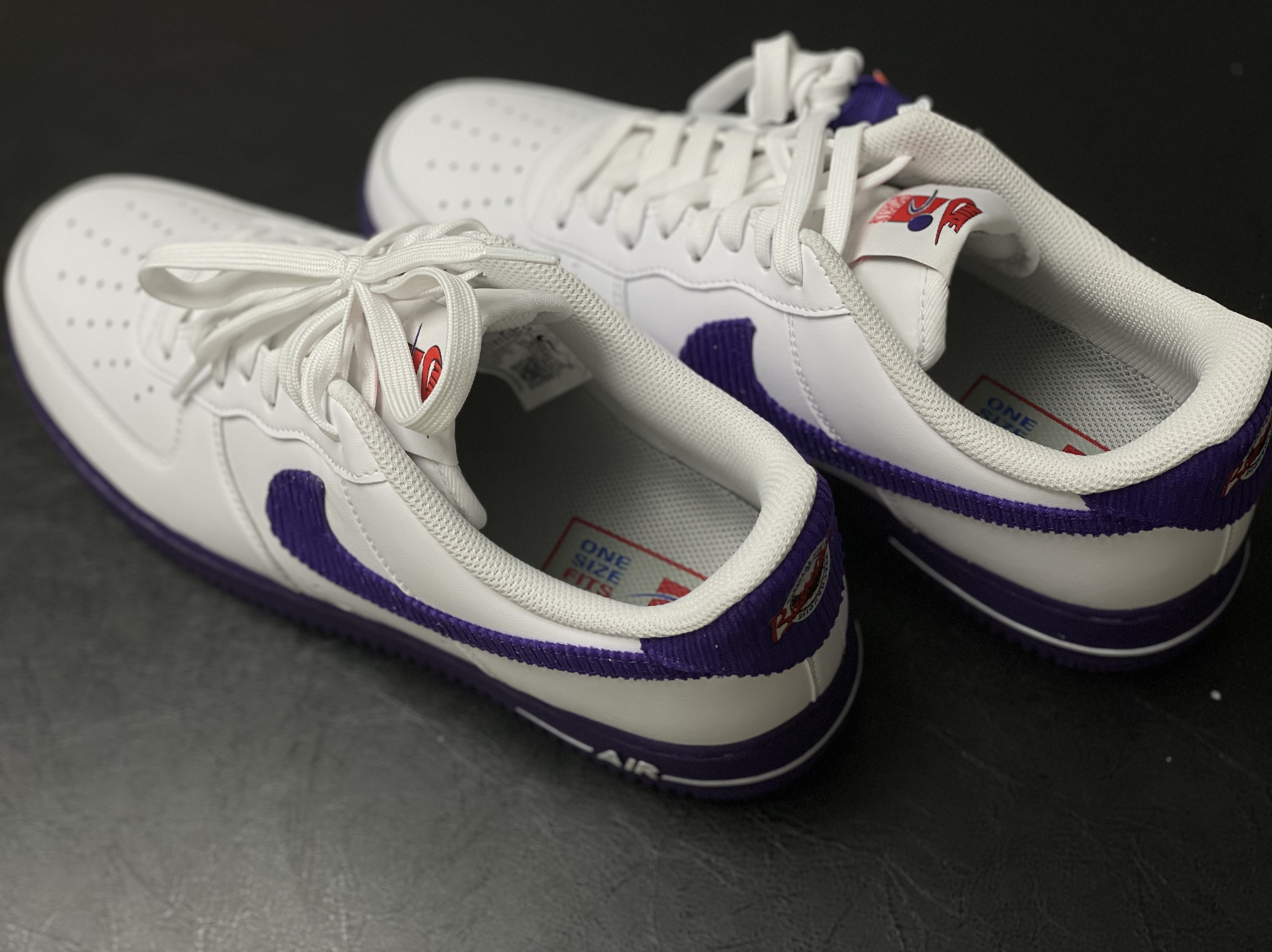 Nike Air Force 1 '07 LV8 EMB White and Court Purple 착용 스타일