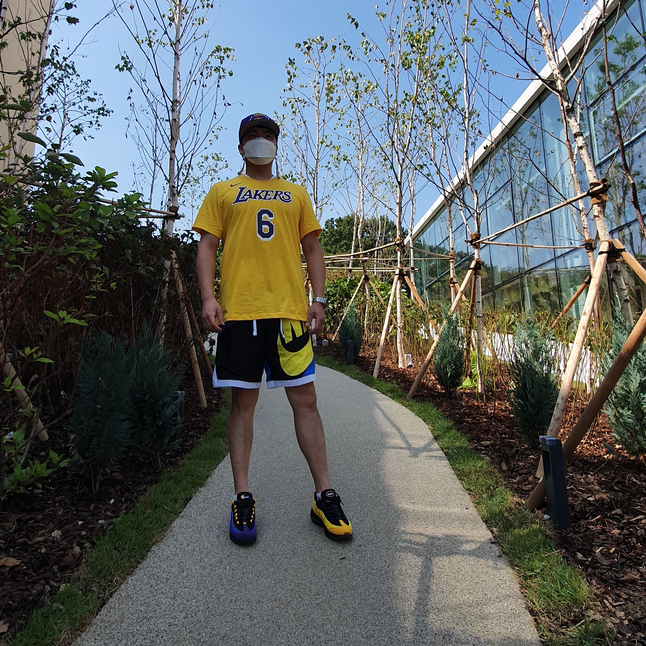 Nike Air Max 95 NRG LeBron Lakers Home Team 착용 스타일 - 2
