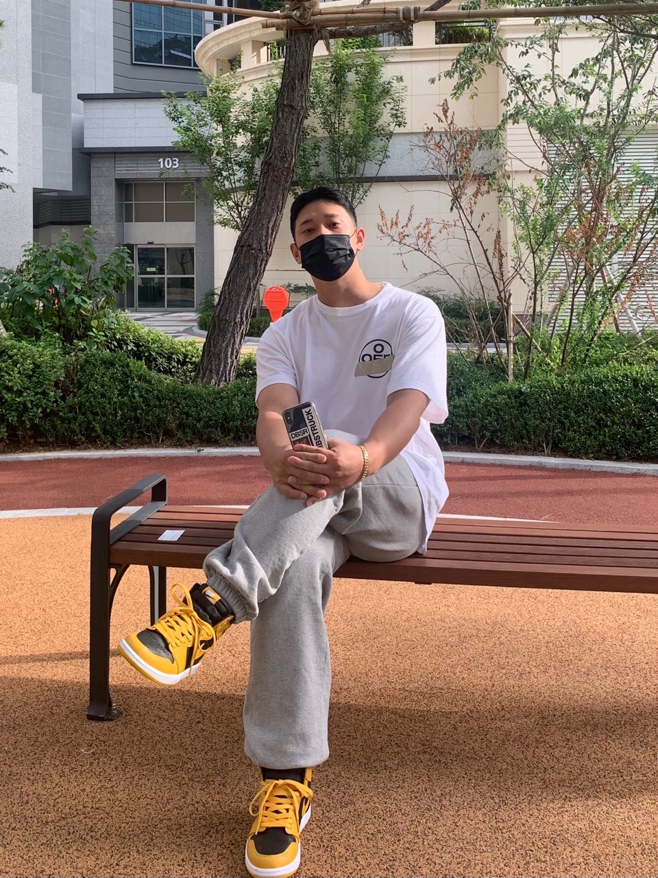 Jordan 1 Retro High OG Pollen 착용 스타일