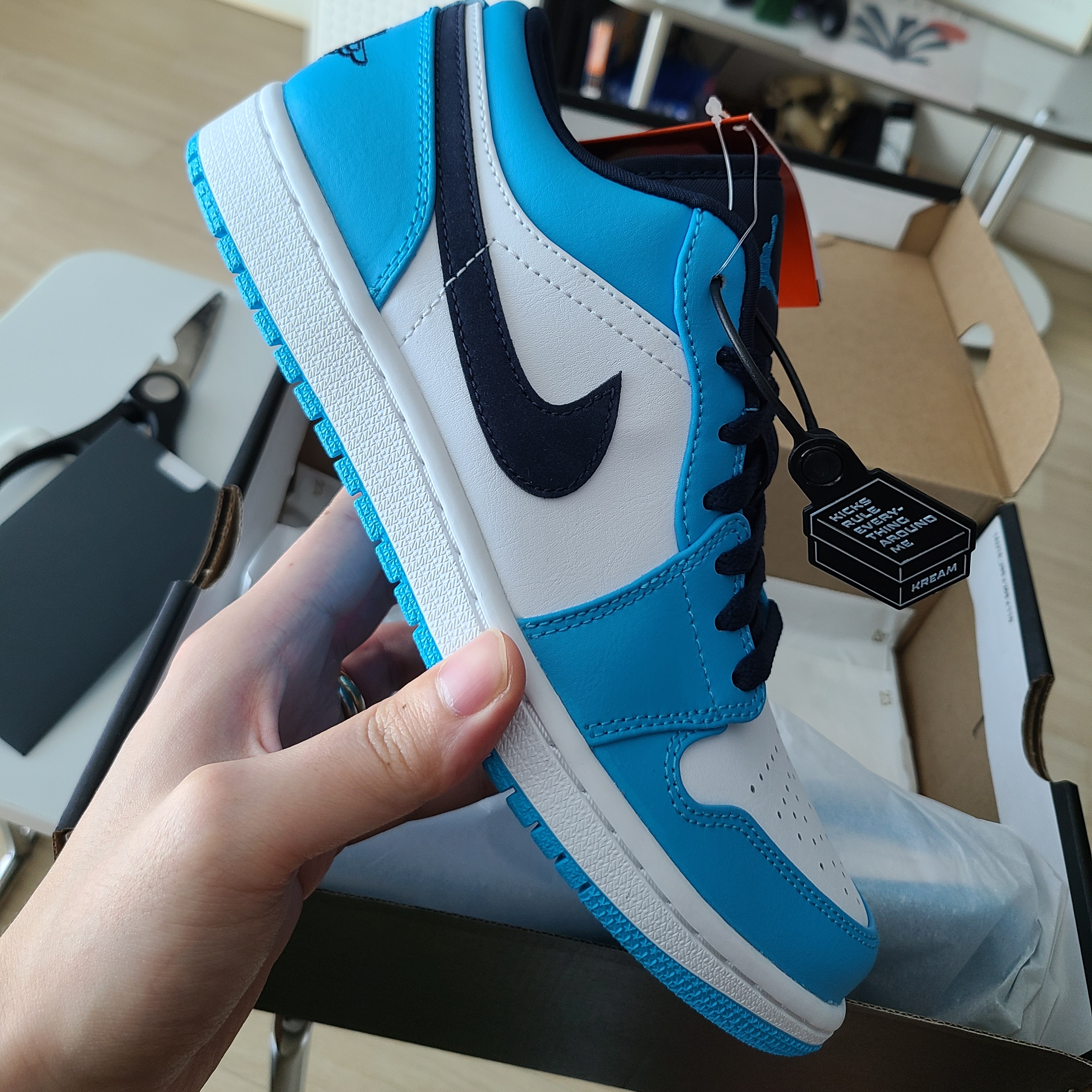Jordan 1 Low Dark Powder Blue 착용 스타일 - 2