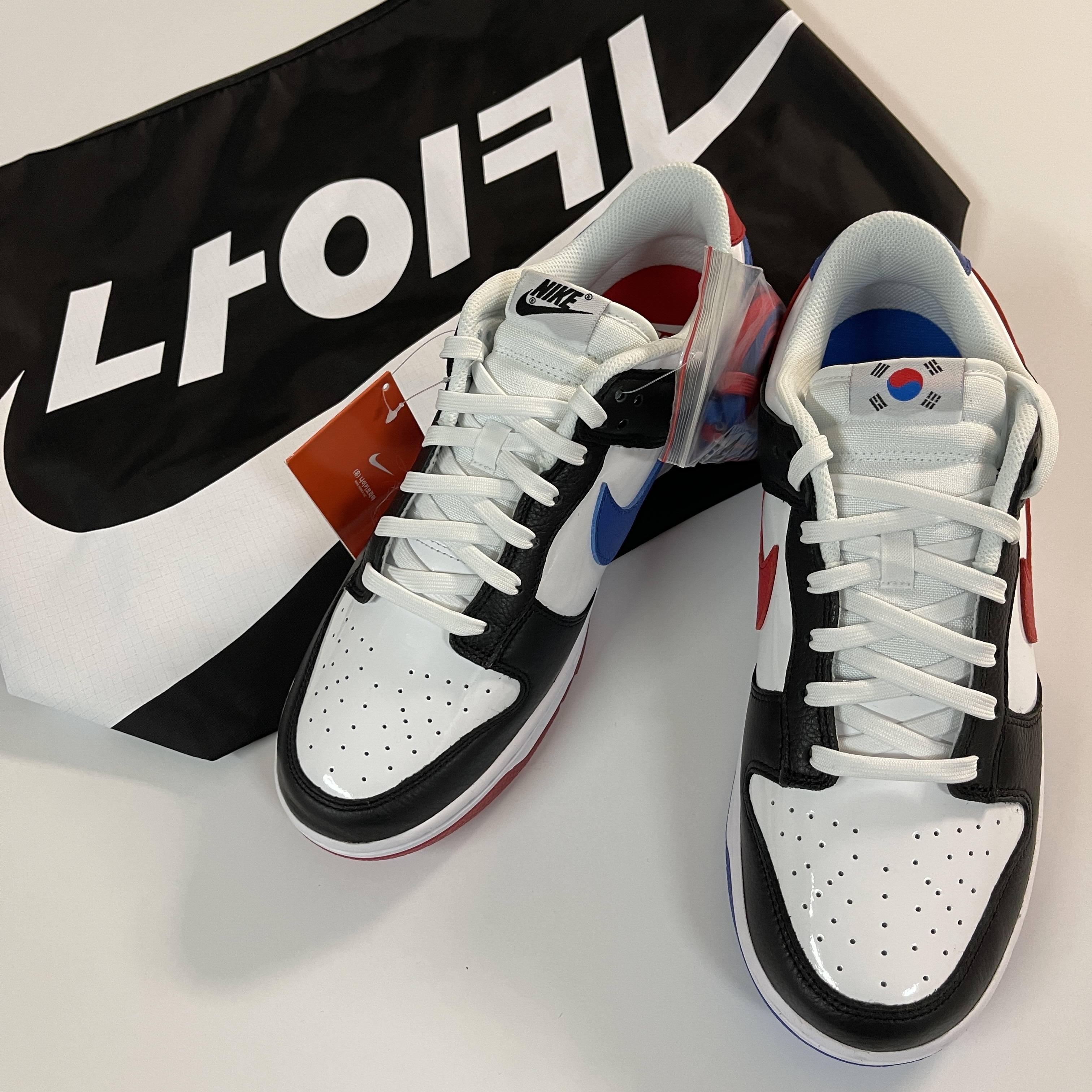 Nike Dunk Low SE Seoul (With Special Gift) 착용 스타일 - 3