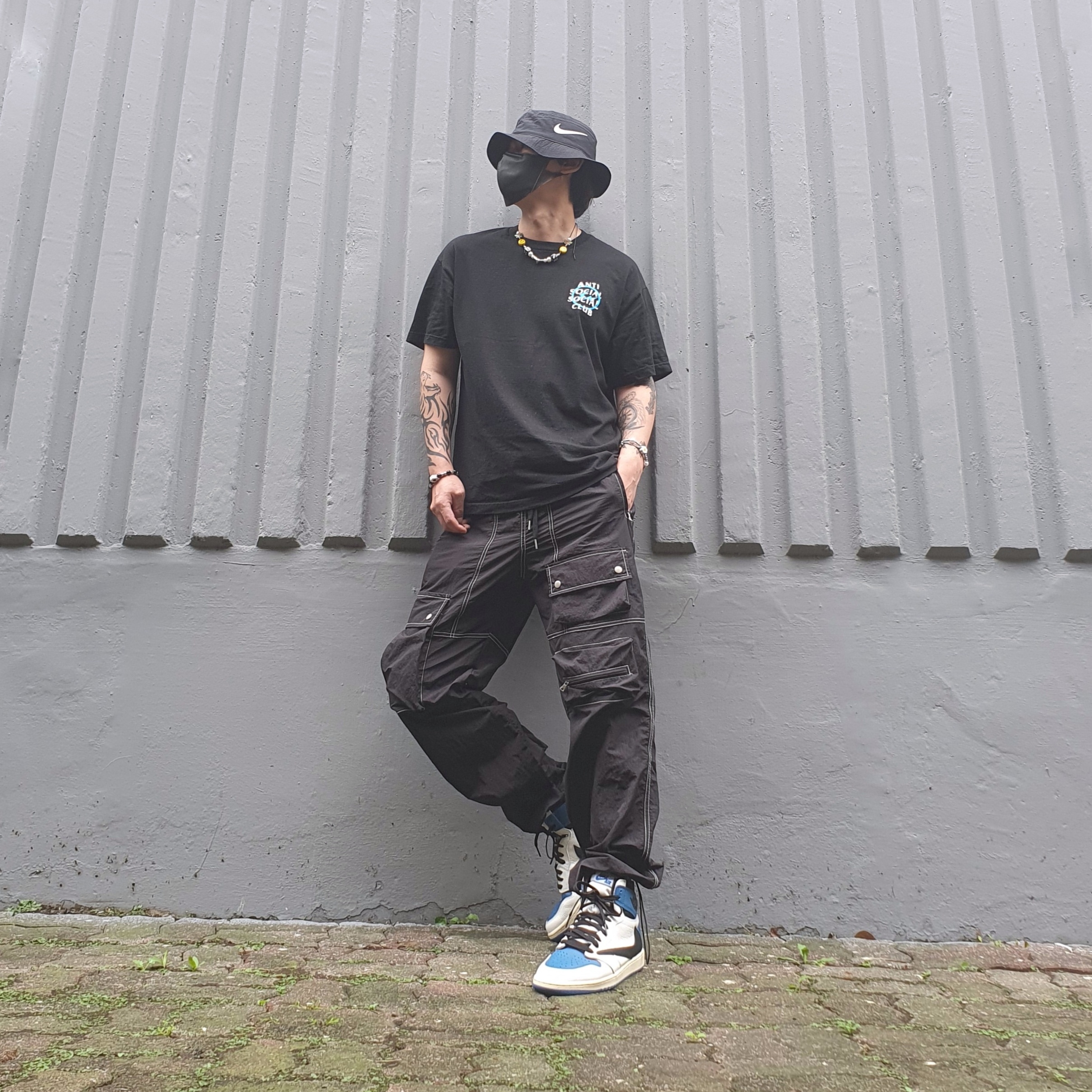 Nike x Stussy Bucket Hat Black, Anti Social Social Club x Fragment Blue Bolt T-Shirt 착용 스타일