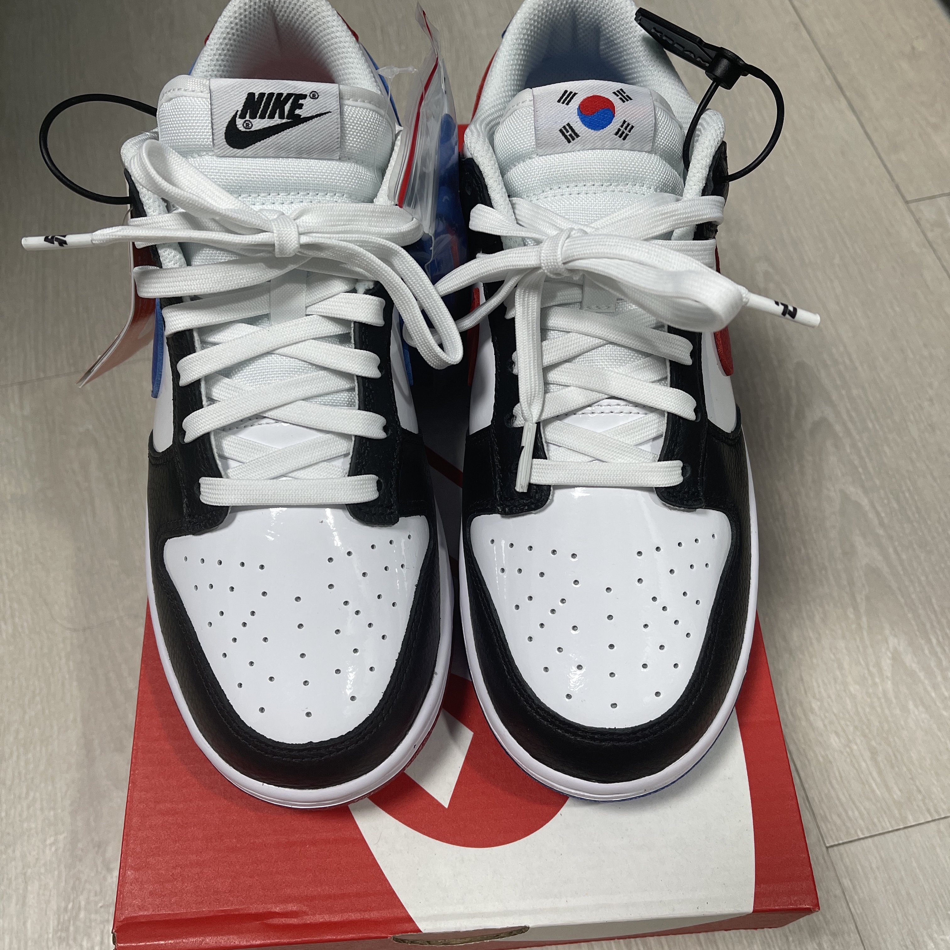 Nike Dunk Low SE Seoul, Nike Dunk Low SE Seoul (With Special Gift) 착용 스타일 - 2