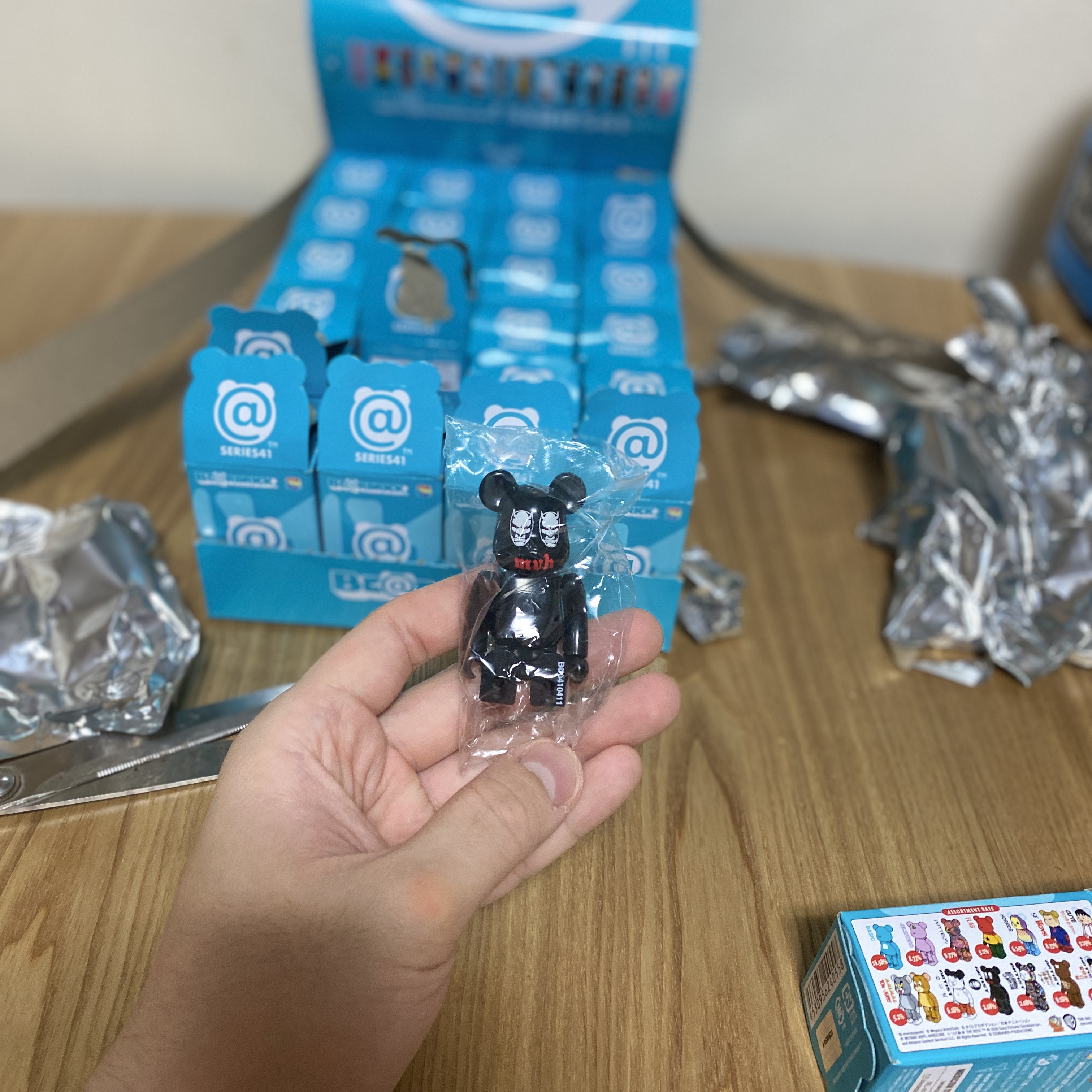 Bearbrick Series 41 Sealed Case 100% (24 Blind Boxes), Bearbrick Tom & Jerry 2 Pack 100% 착용 스타일 - 2