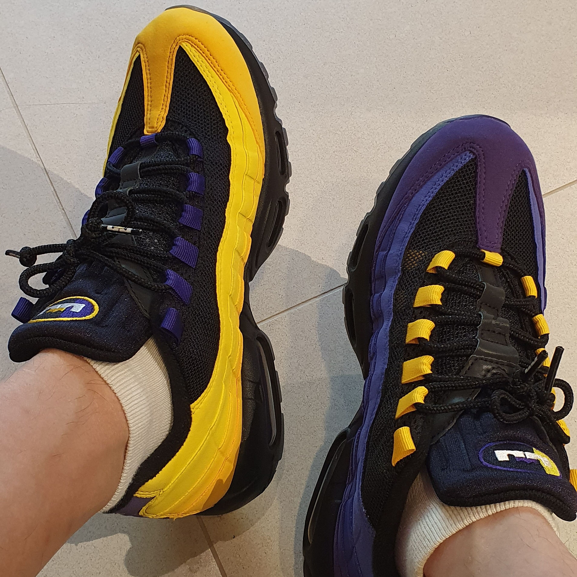 Nike Air Max 95 NRG LeBron Lakers Home Team 착용 스타일 - 3