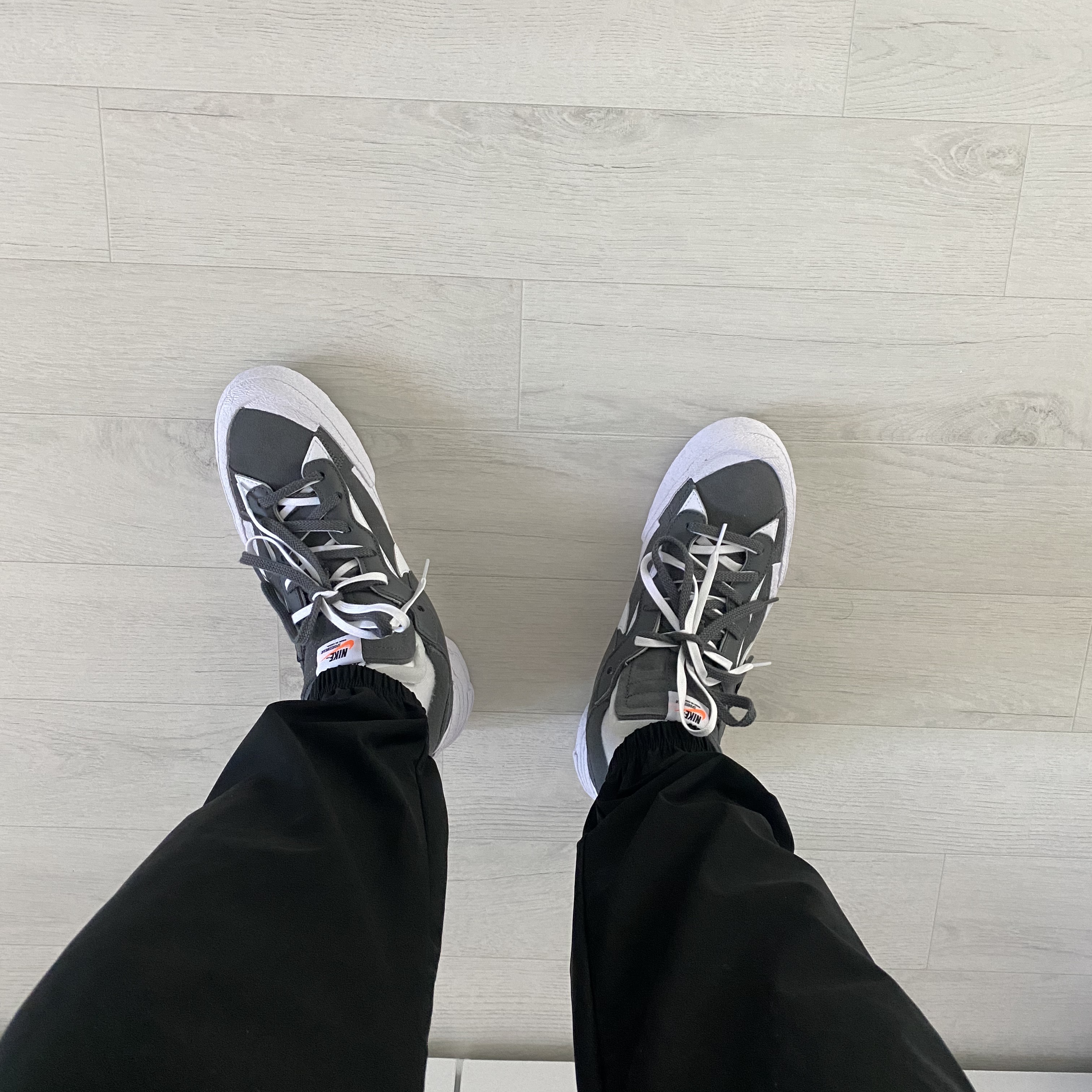 Nike x Sacai Blazer Low Iron Grey 착용 스타일 - 3