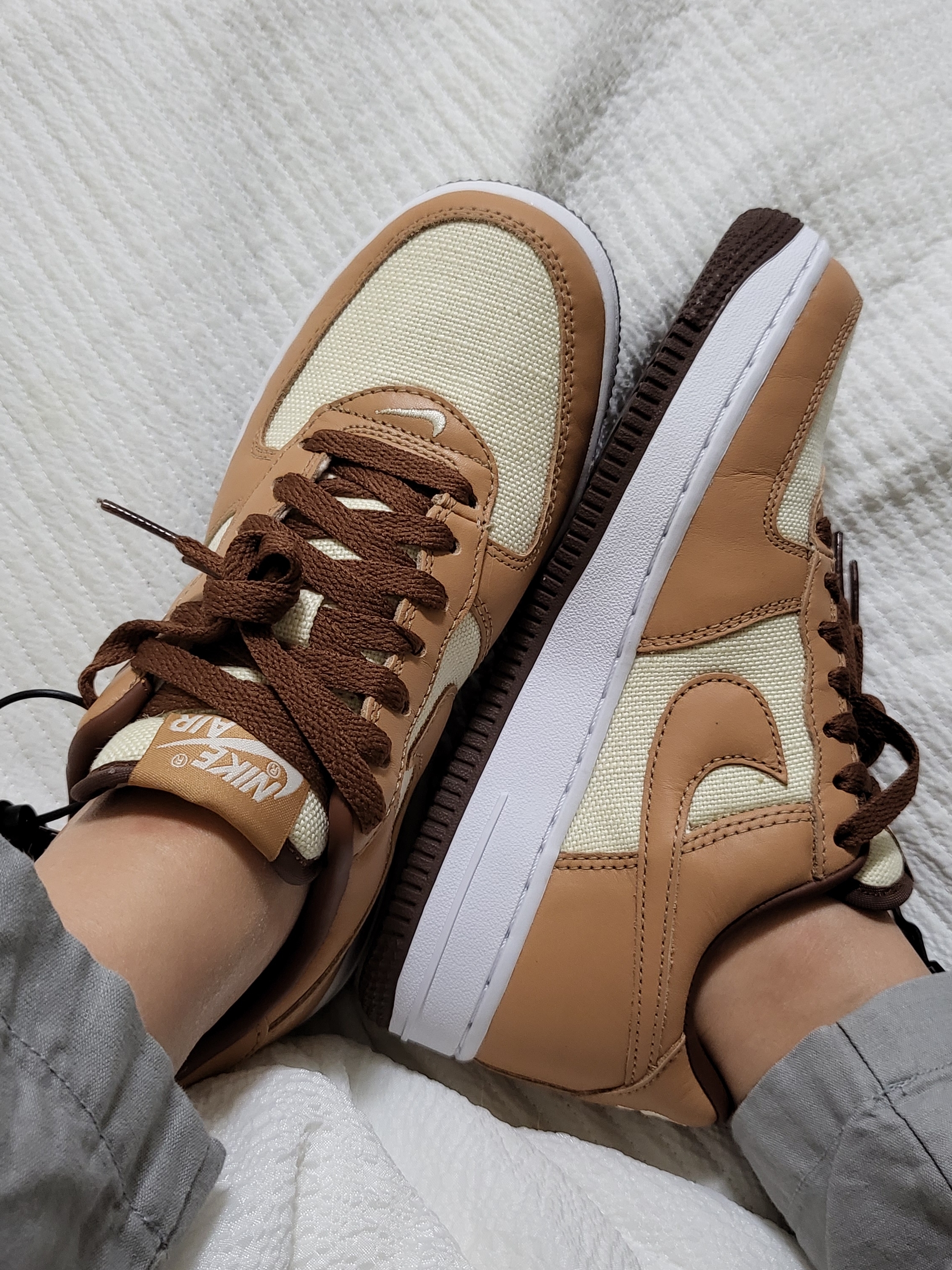 Nike Air Force 1 Low QS Acorn 2021 착용 스타일 - 1