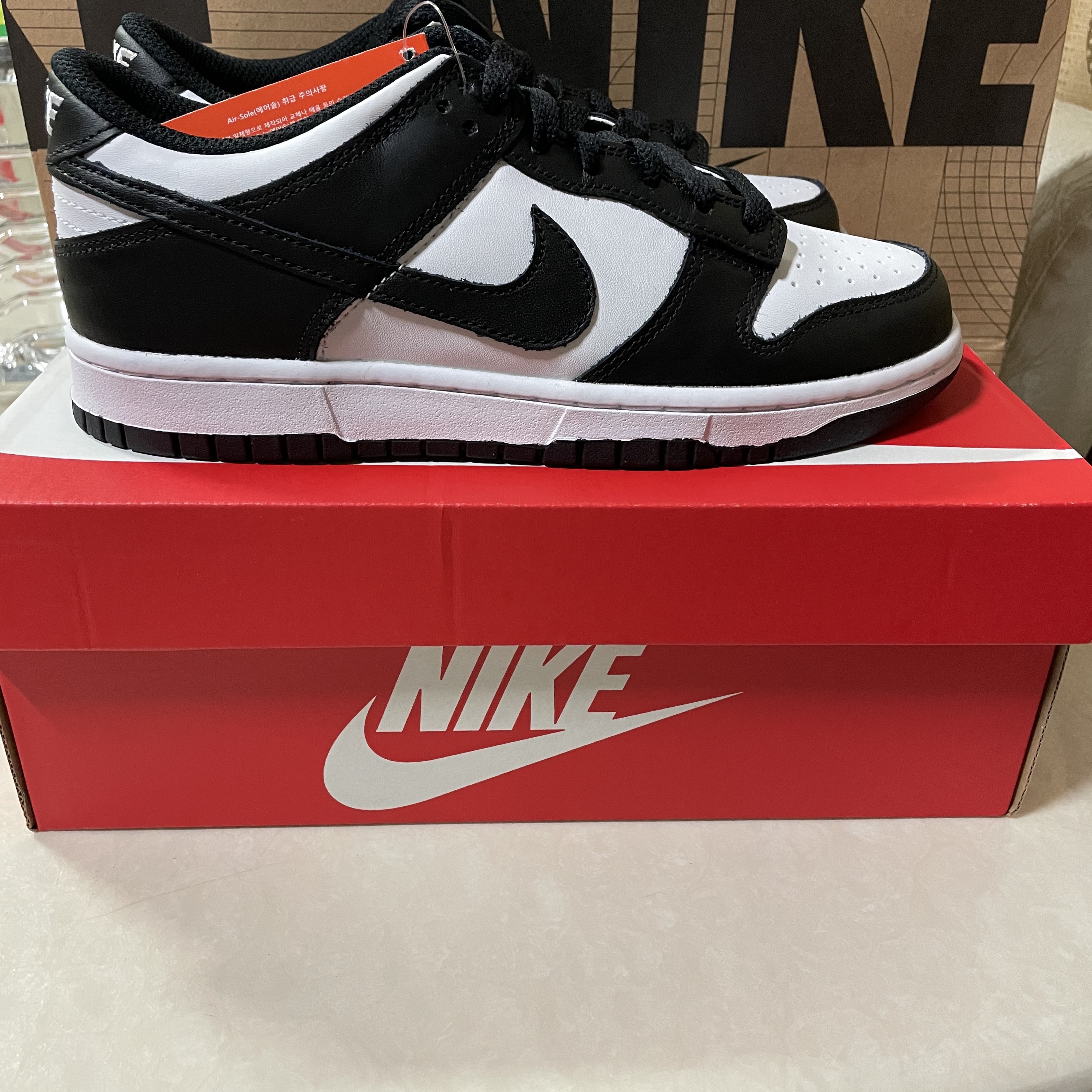 (GS) Nike Dunk Low Black 착용 스타일 - 1