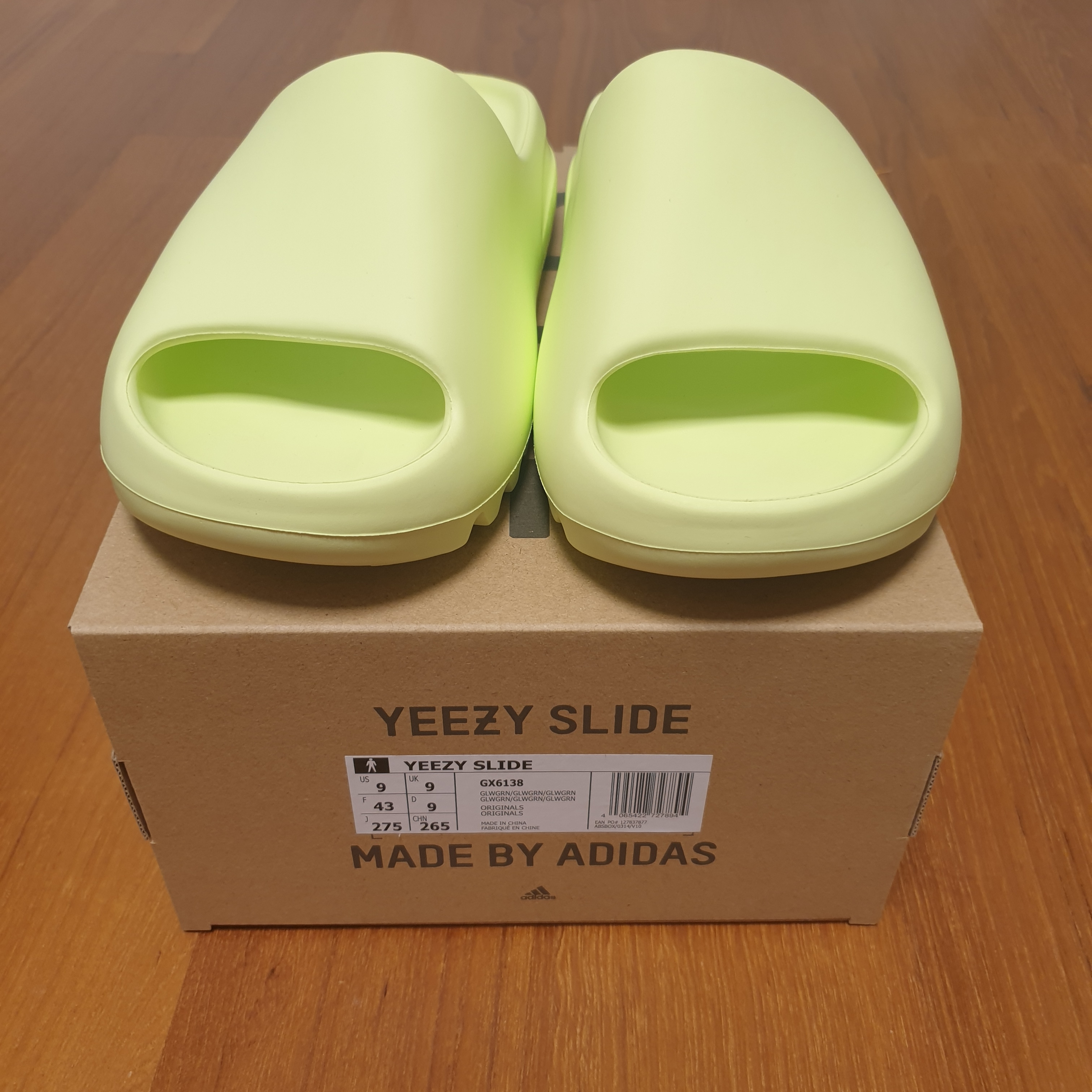 Adidas Yeezy Slide Glow Green 착용 스타일 - 3